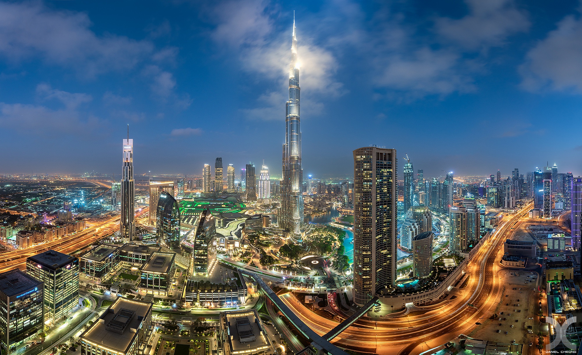 Халиф город. Бурдж-Халифа Дубай. Абу Даби Бурдж Халифа ночь. Панорама Дубая с Бурдж Халифа.