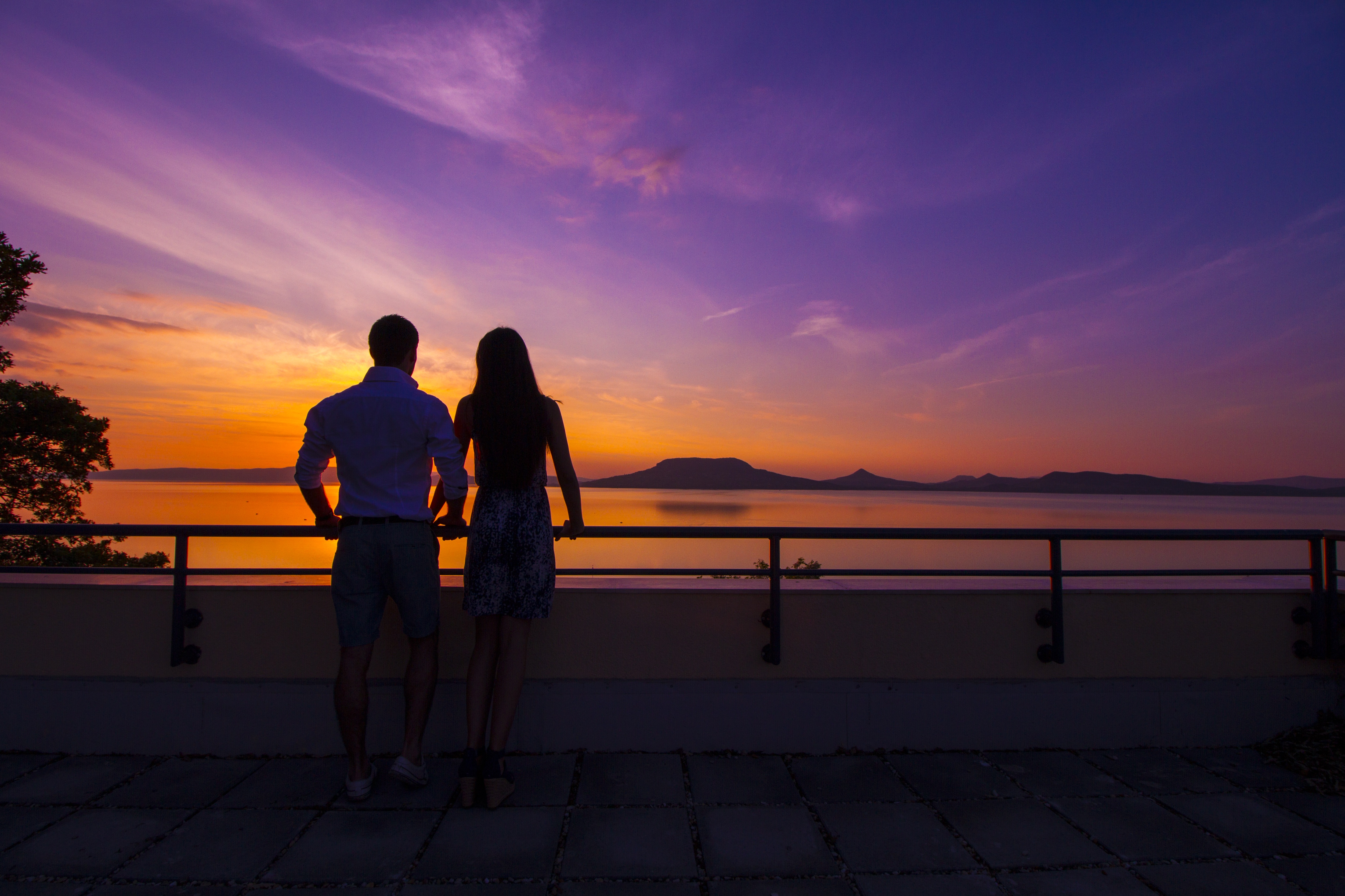 Free download wallpaper Pair, Sky, Sunset, Couple, Sea, Love on your PC desktop