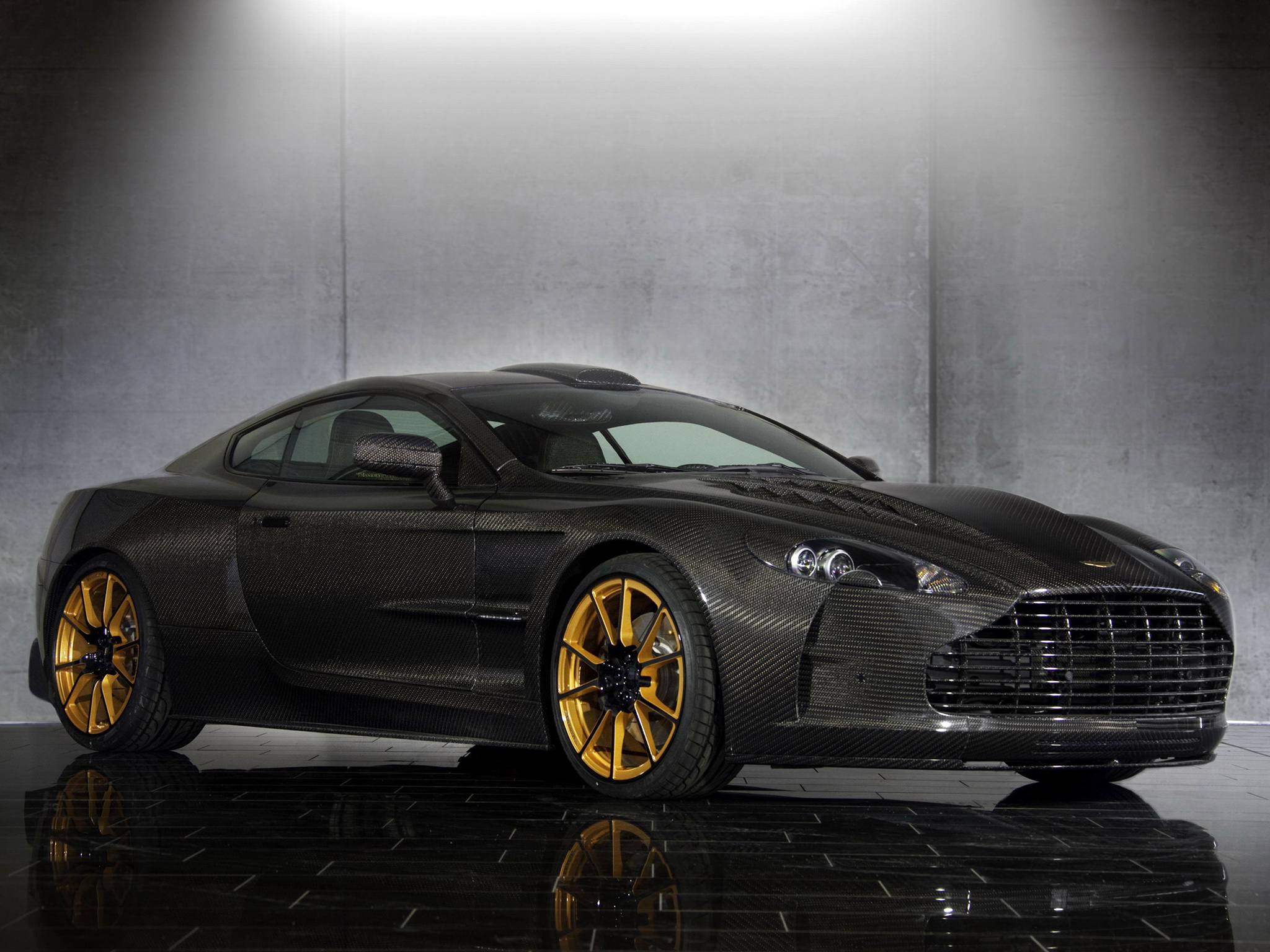 Скачать картинку Cyrus, Aston Martin Db9, Mansory, Вид Сбоку, Тачки (Cars), Черный в телефон бесплатно.