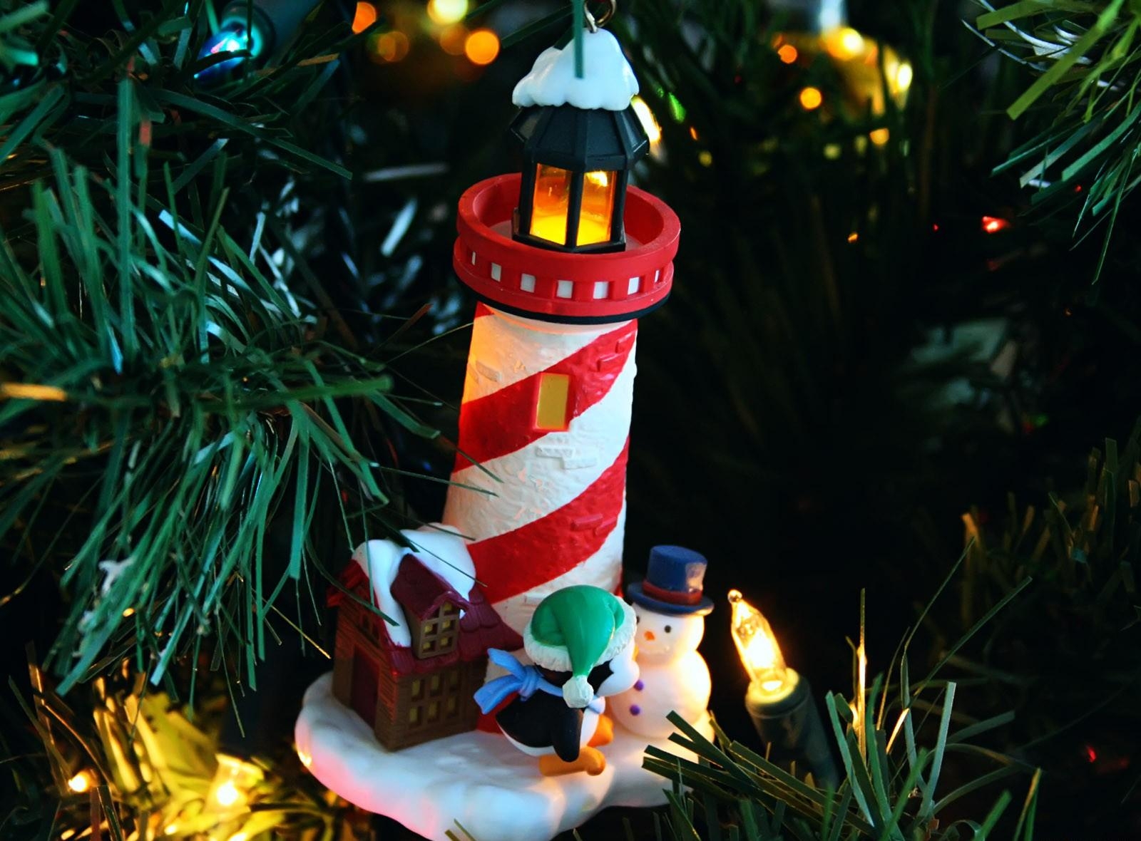 holidays, snowman, holiday, house, lighthouse, christmas tree, garland, figurines, figures, garlands, penguin