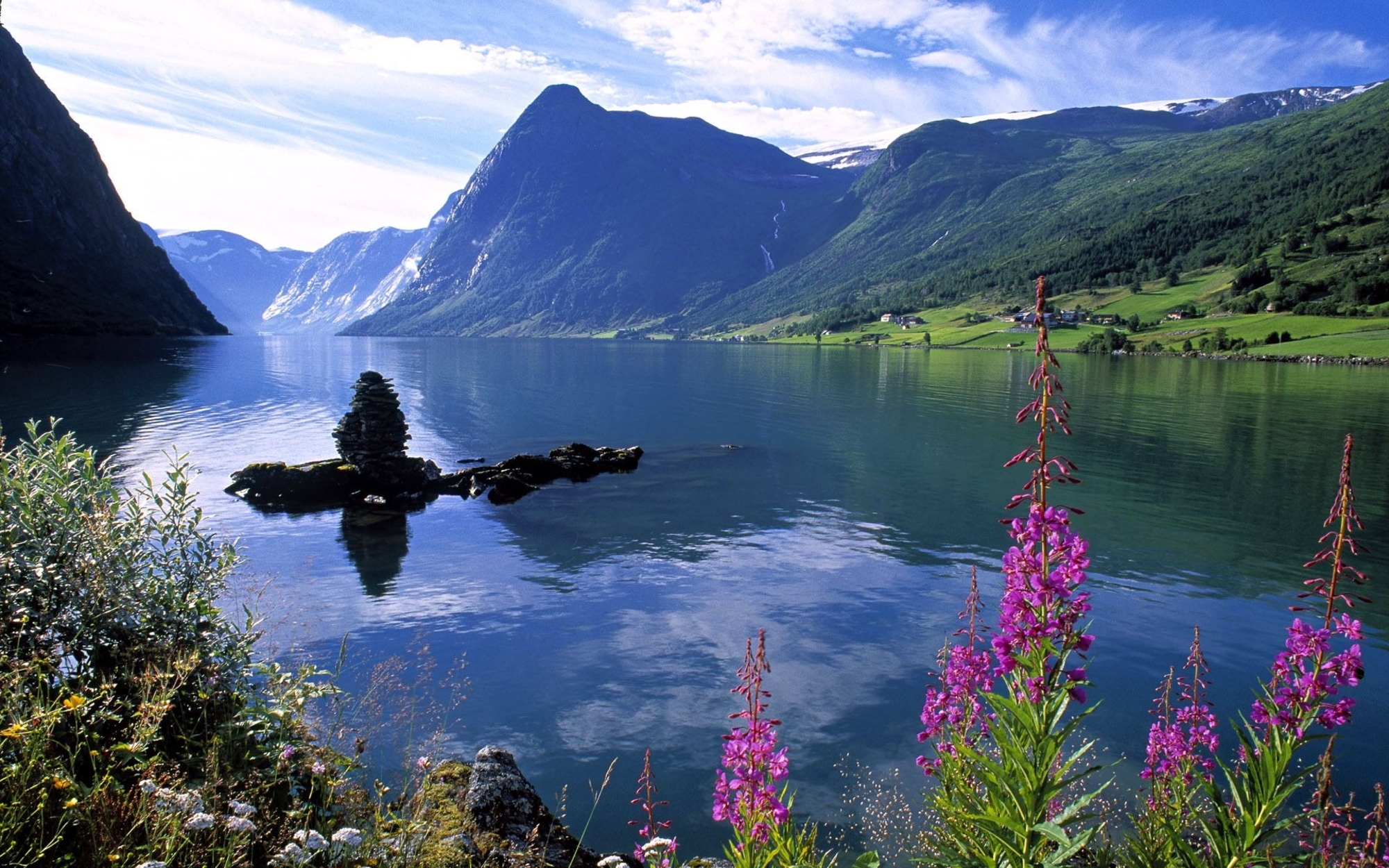 Озеро Ловатнет Норвегия