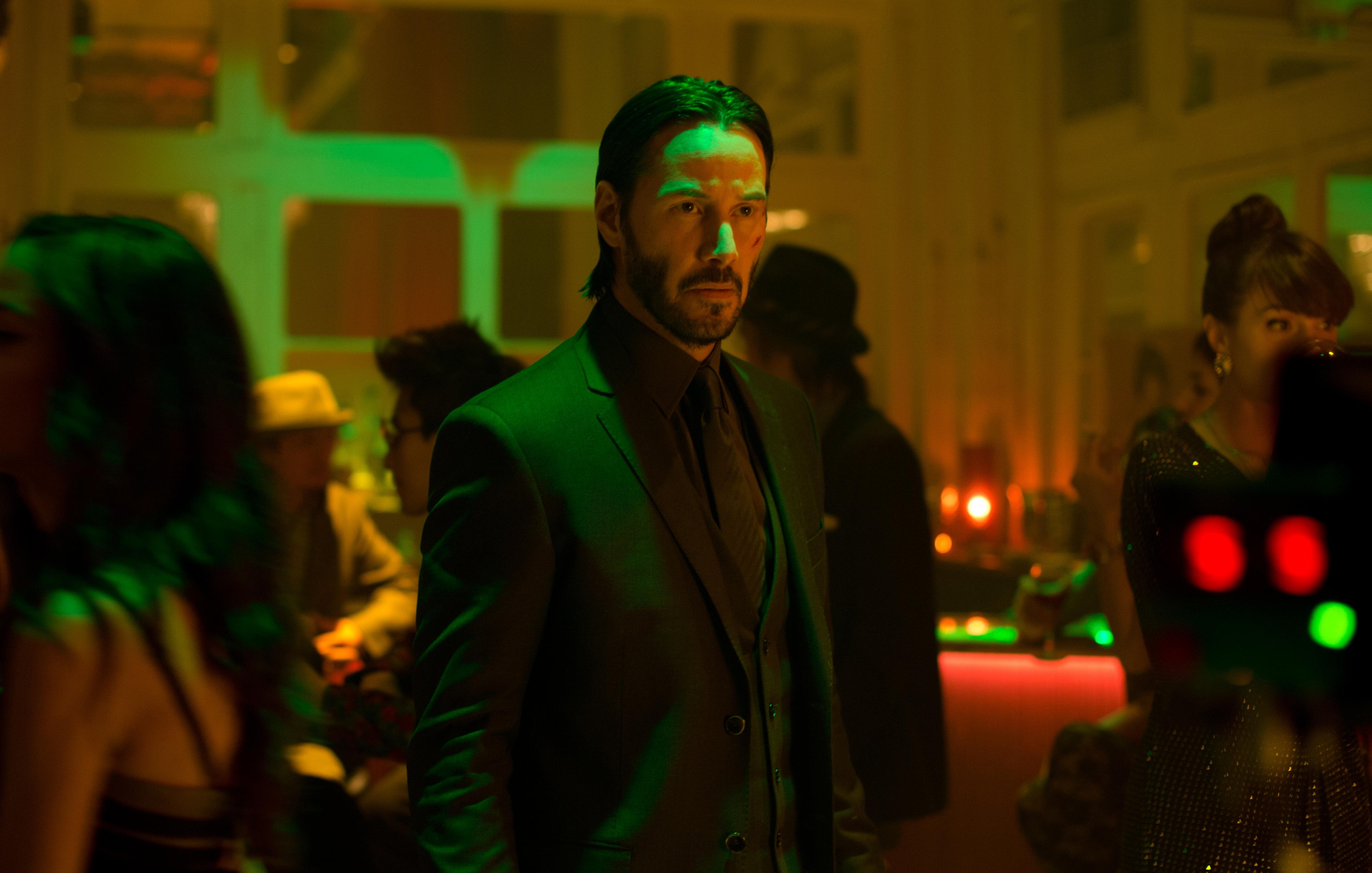 John wick 4 türkçe. Киану Ривз Джон уик. John Wick 2014. Неоновый демон Киану Ривз. Джон уик 2014 Кадр из фильма.