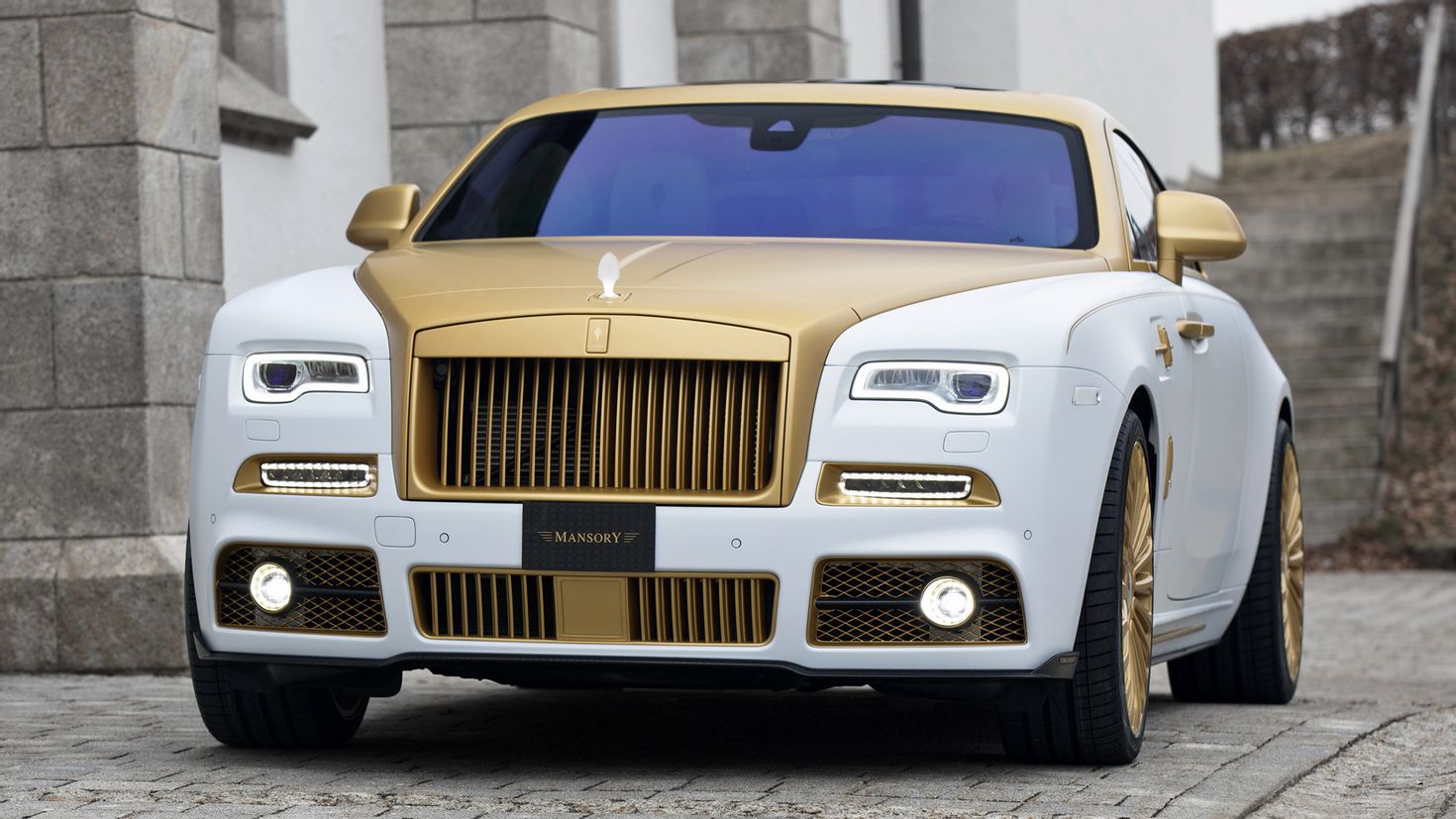 Роллс мансори. Rolls Royce Mansory 2022. Rolls Royce Wraith 2020 Mansory. Rolls Royce Wraith Mansory Palm Edition 999. Mansory Rolls Royce Wraith золотой.