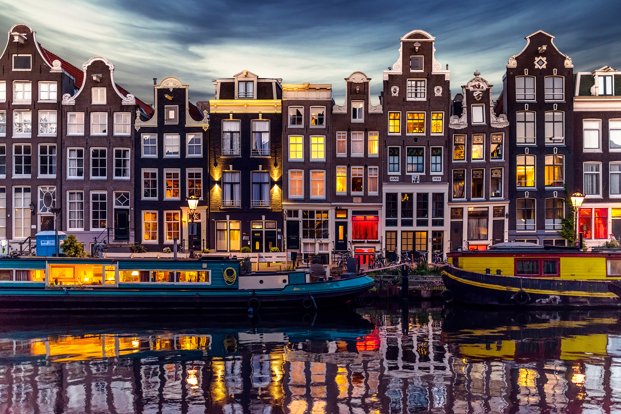 376165 télécharger l'image amsterdam, villes, construction humaine, bateau, canal, ville, maison, pays bas, réflection - fonds d'écran et économiseurs d'écran gratuits