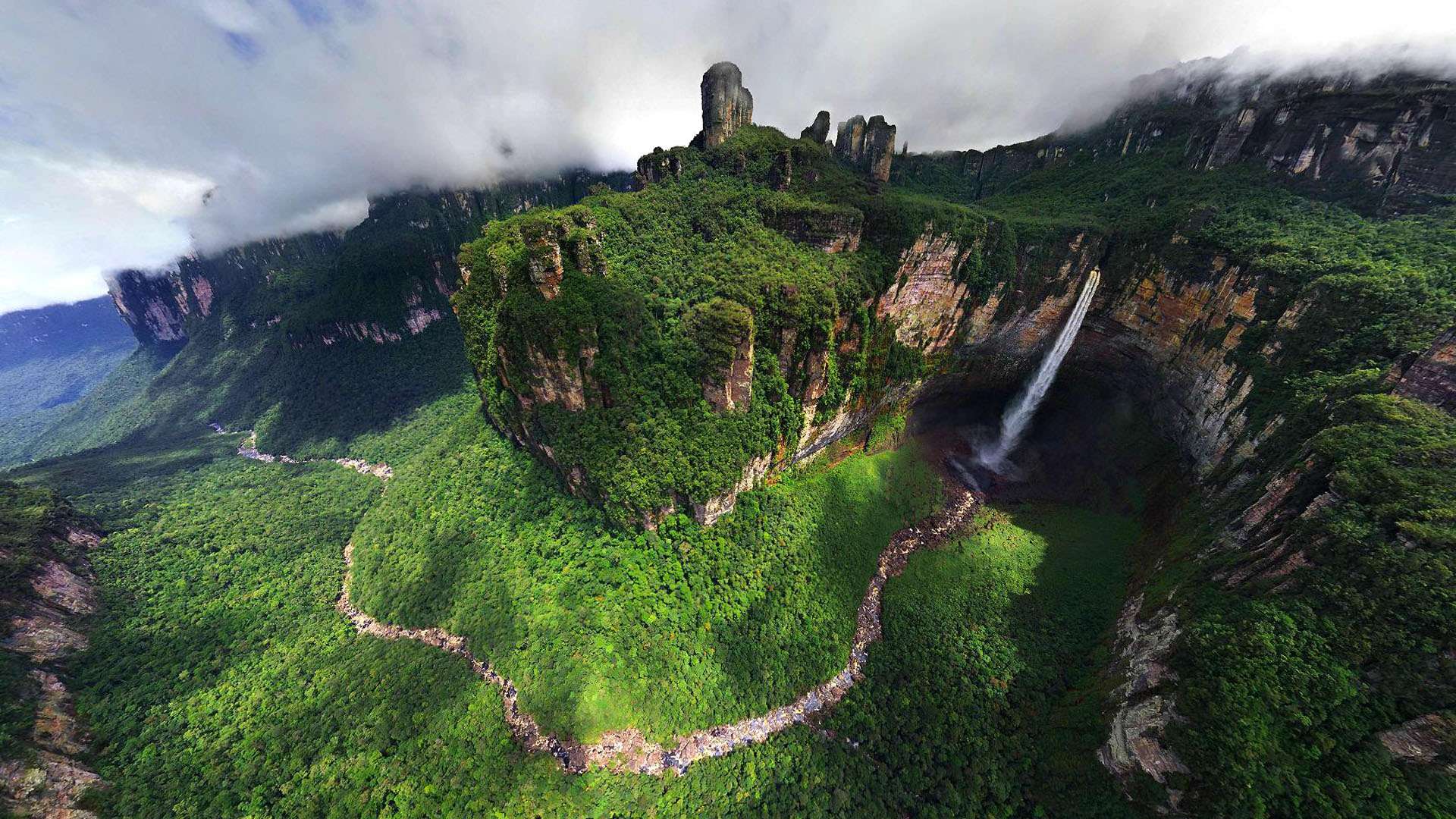 Рельеф природы южной америки. Водопад Анхель в Южной Америке. Гора Рорайма водопад Анхель. Венесуэла горы Тепуи. Венесуэла плато Рорайма.