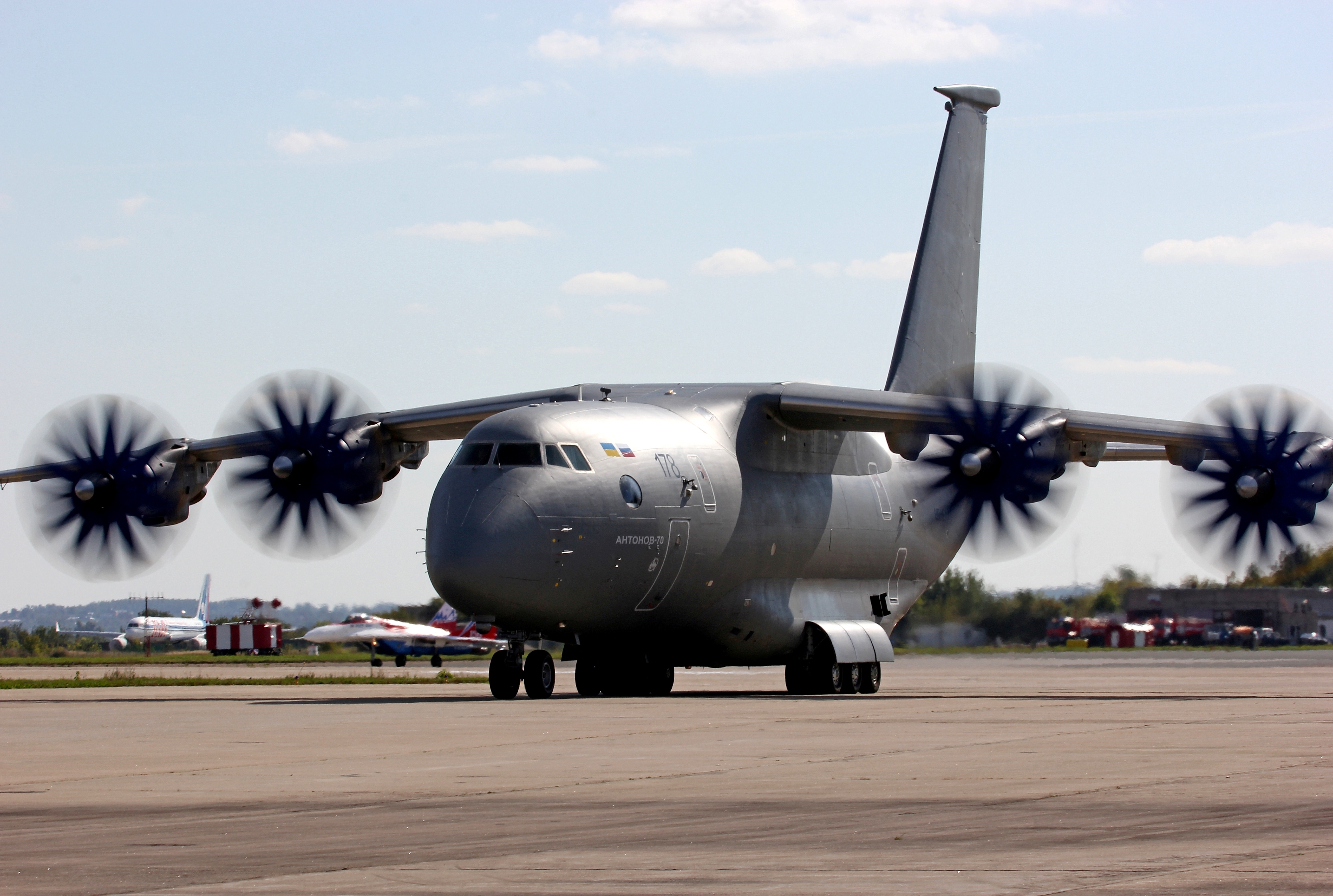 Транспортный ан. АН-70 военно-транспортный самолёт. Антонов АН-70. Самолет АН 22. Antonov АН-70 АН-22.