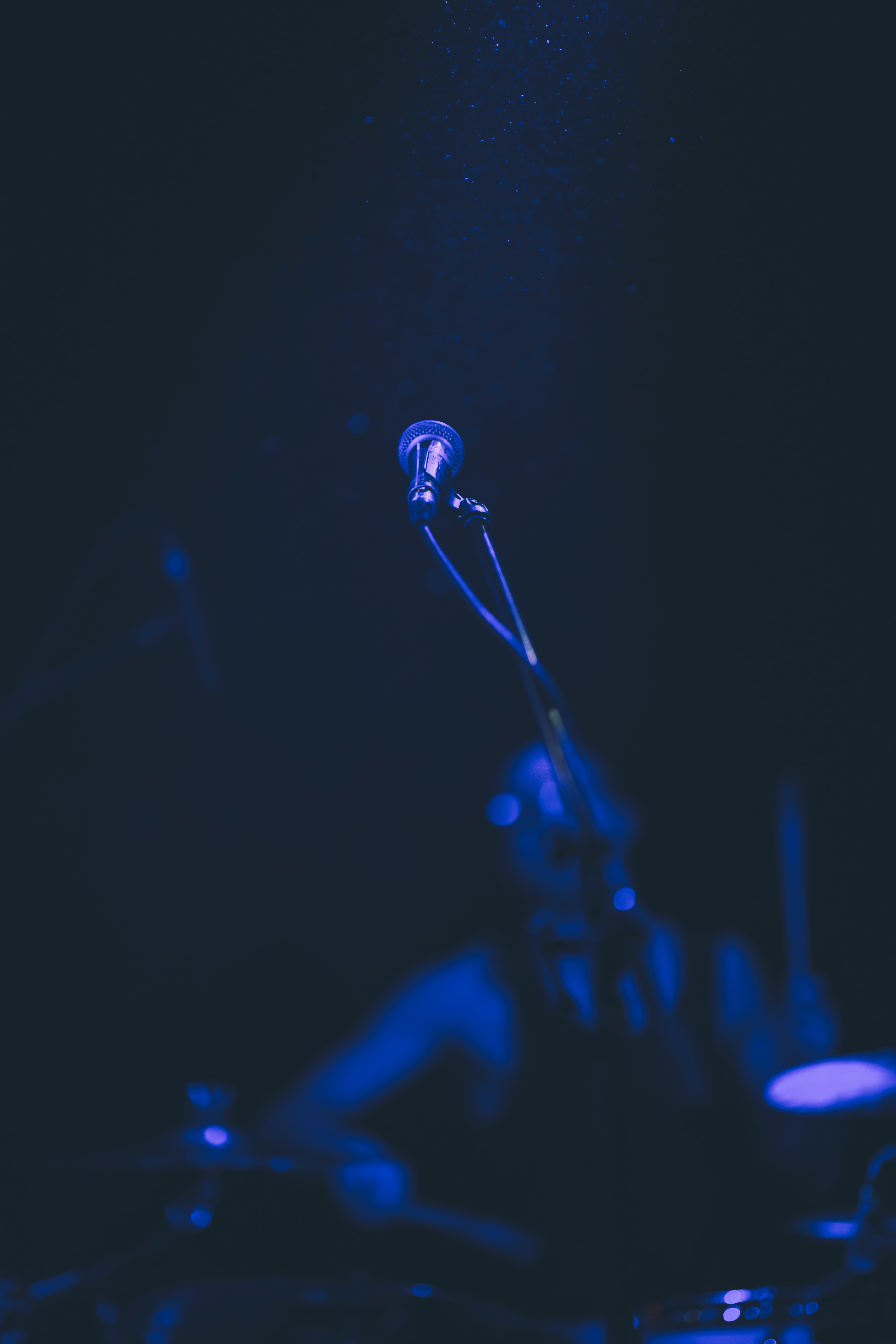 Download mobile wallpaper Concert, Microphone Stand, Microphone, Dark, Music for free.