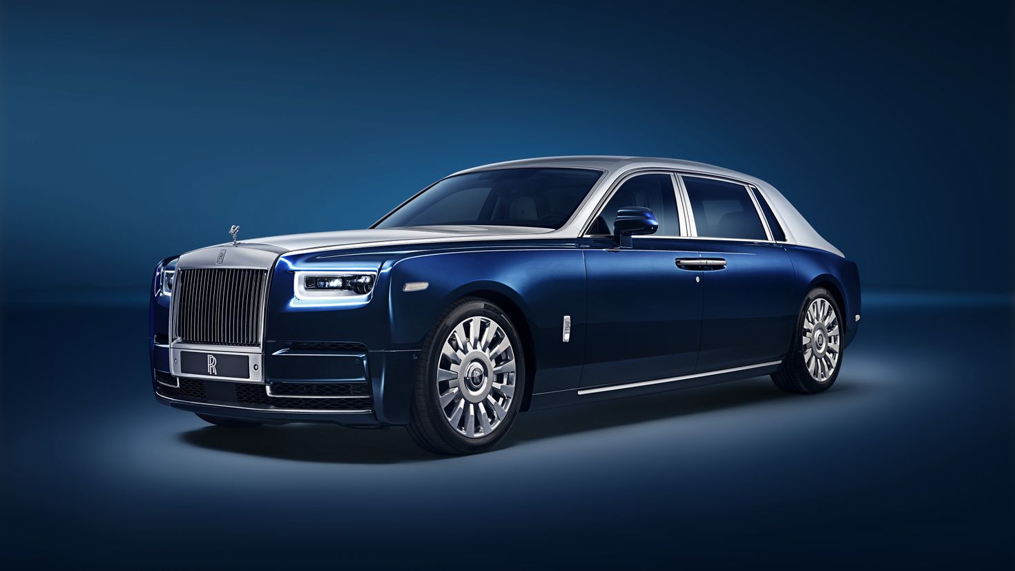 Rolls Royce Phantom. Роллс Ройс голубой универсал. Rolls Royce Phantom EWB 2018.