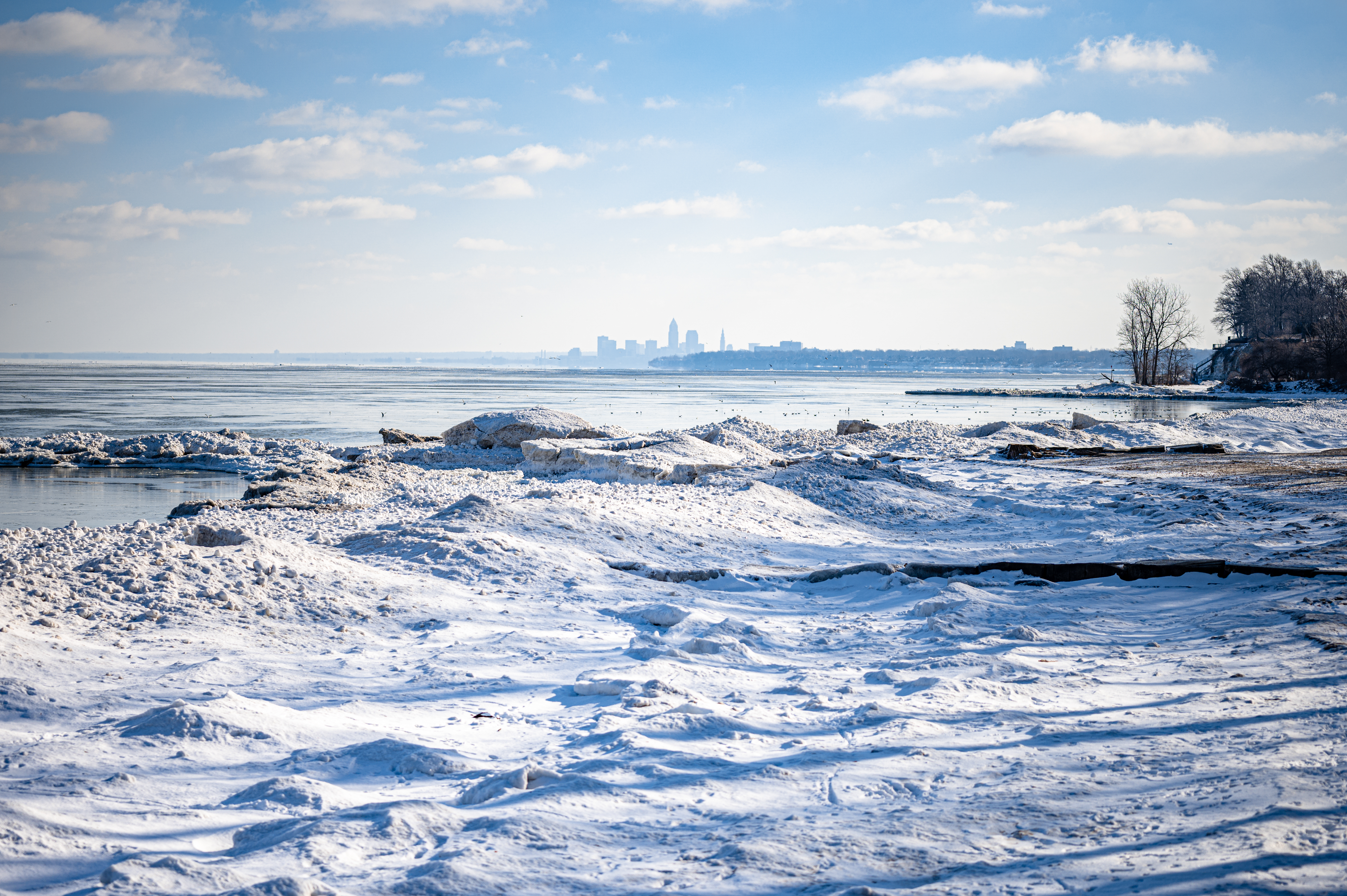Download mobile wallpaper City, Winter, Snow, Horizon, Nature, Beach for free.