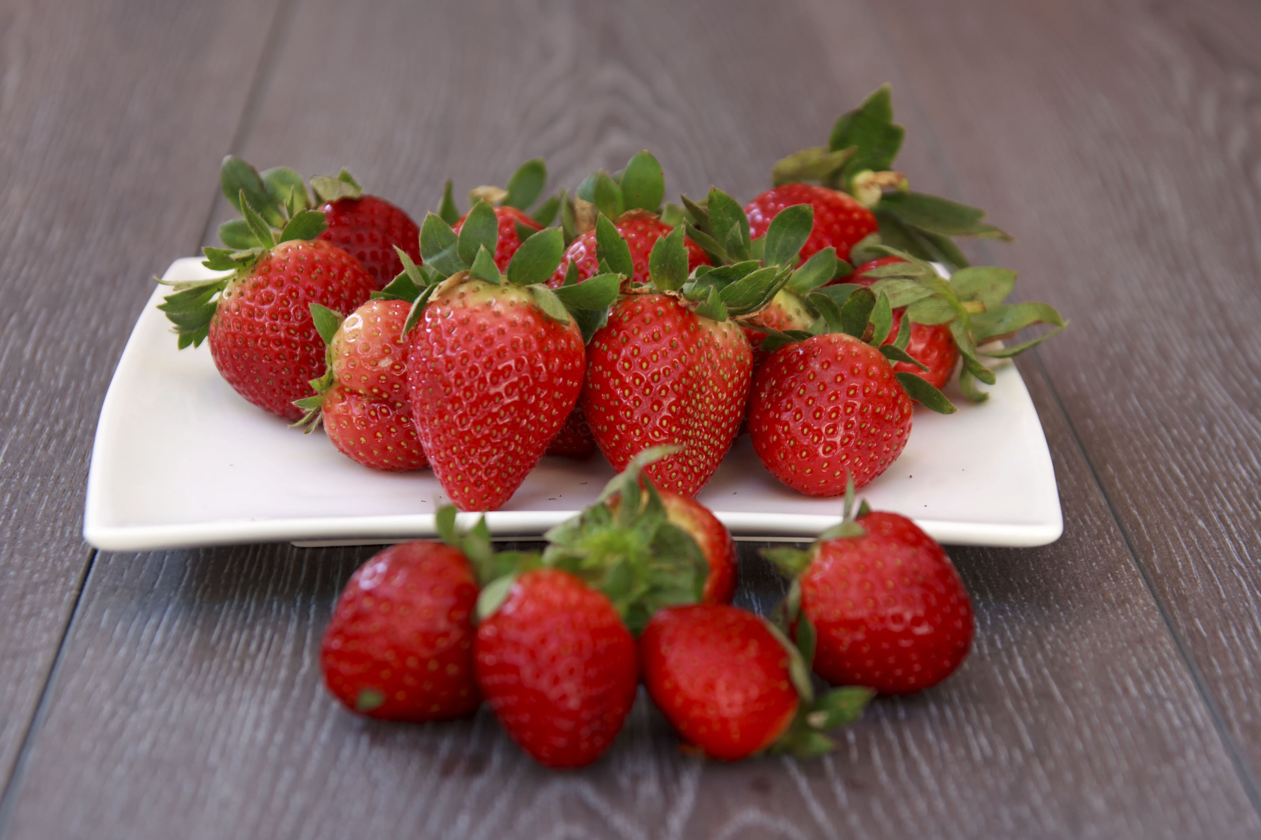 Download mobile wallpaper Plate, Ripe, Berries, Food, Strawberry for free.