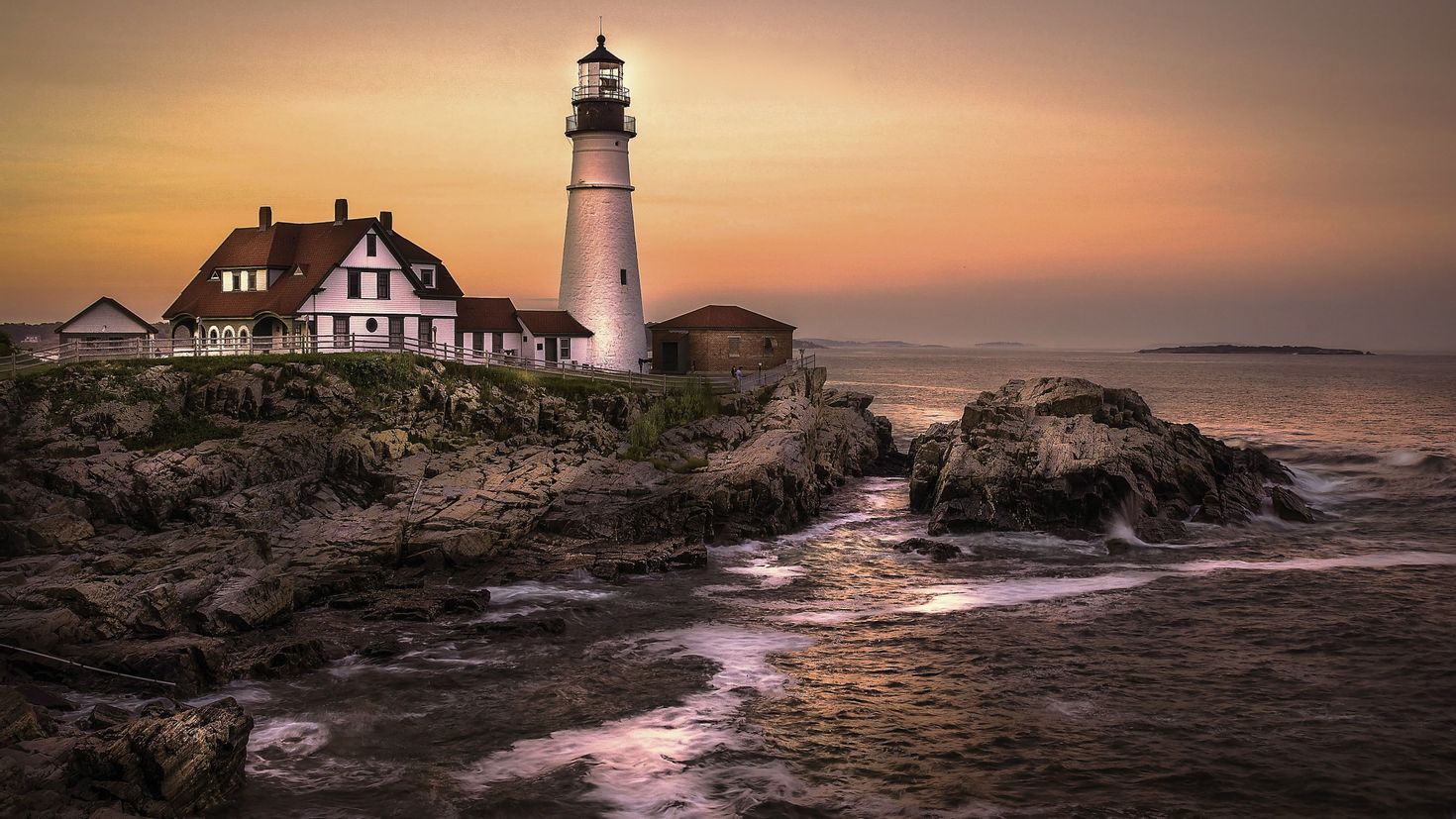 Рабочий маяка. Маяк Портленд-хед. Маяк Портленд Хэд Лайт. США. Portland head Lighthouse. Кейп-Элизабет, США Маяк.