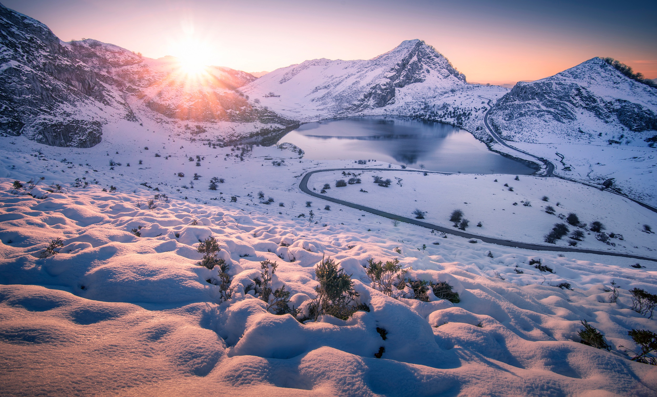 солнце зимой в горах
