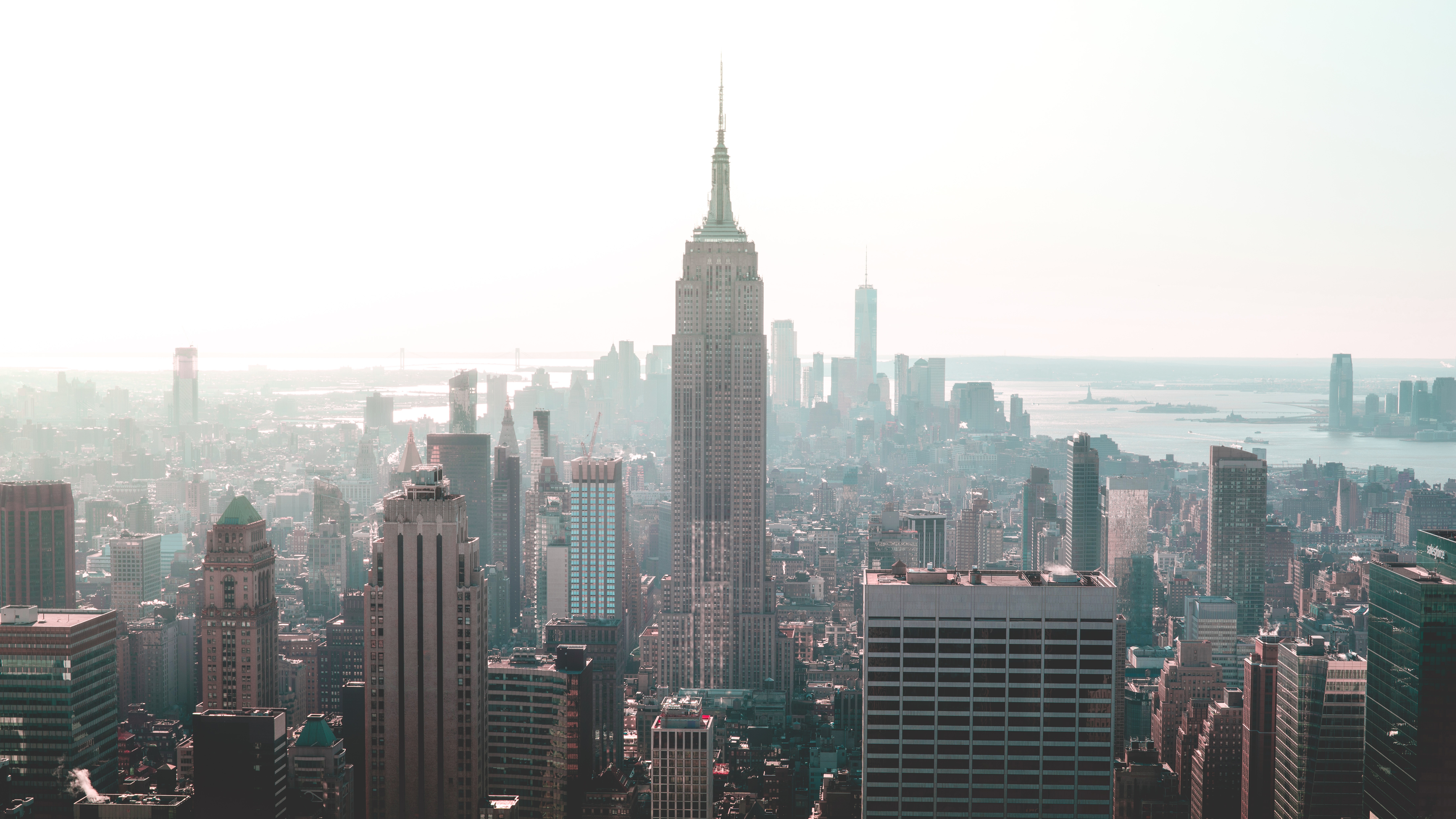 153084 скачать обои манхеттен, архитектура, города, небоскреб, туман, сша, нью йорк - заставки и картинки бесплатно
