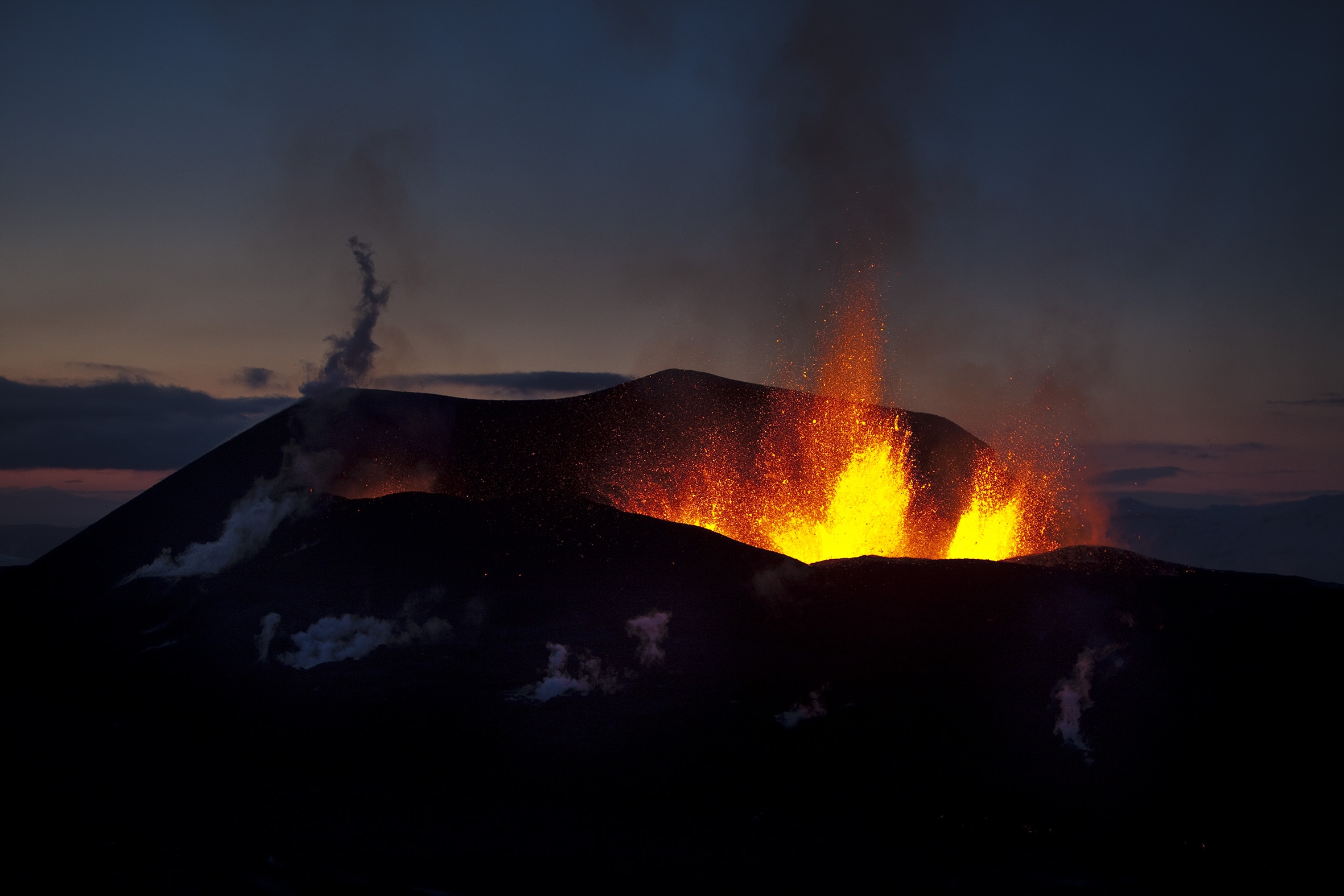 volcano, nature, night, fountain, lava, eruption 8K