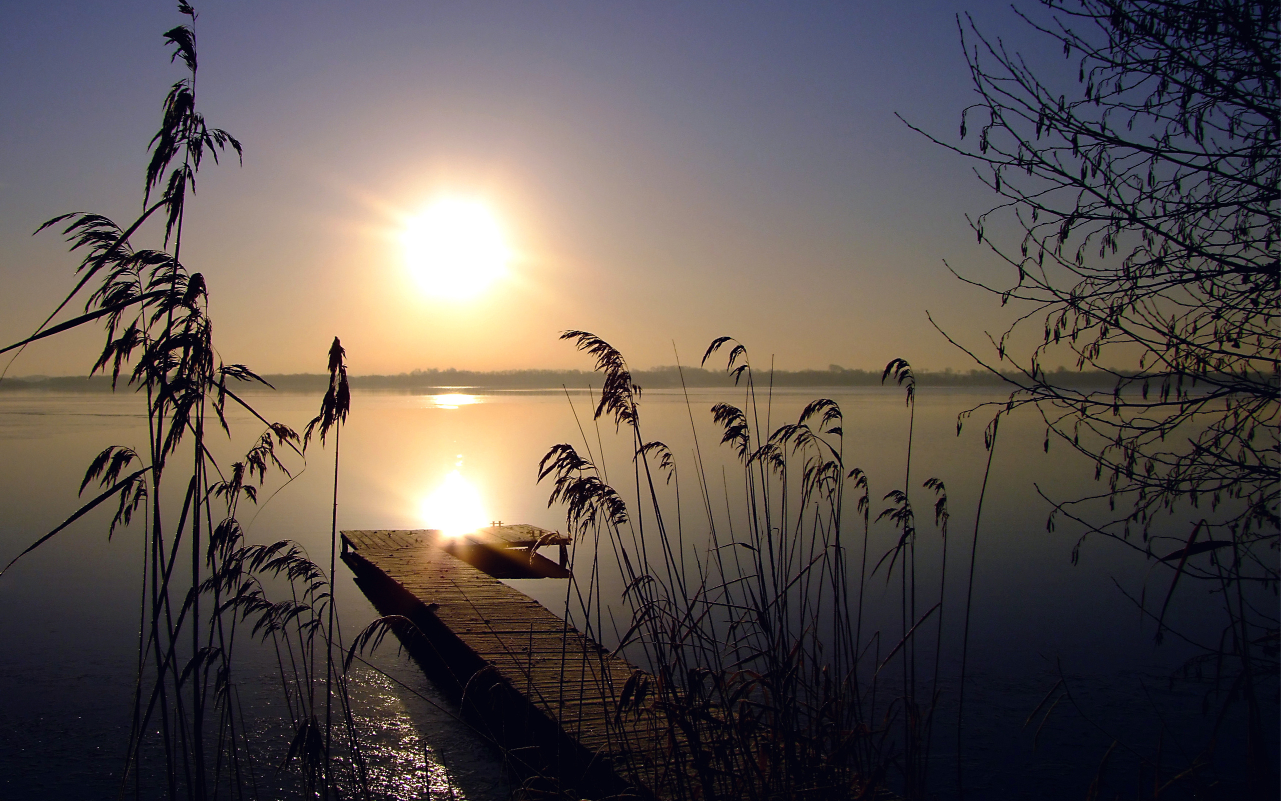 Там где солнца свет. Природа вечер закат. Закат на озере. Рассвет на озере. Природа рассвет.