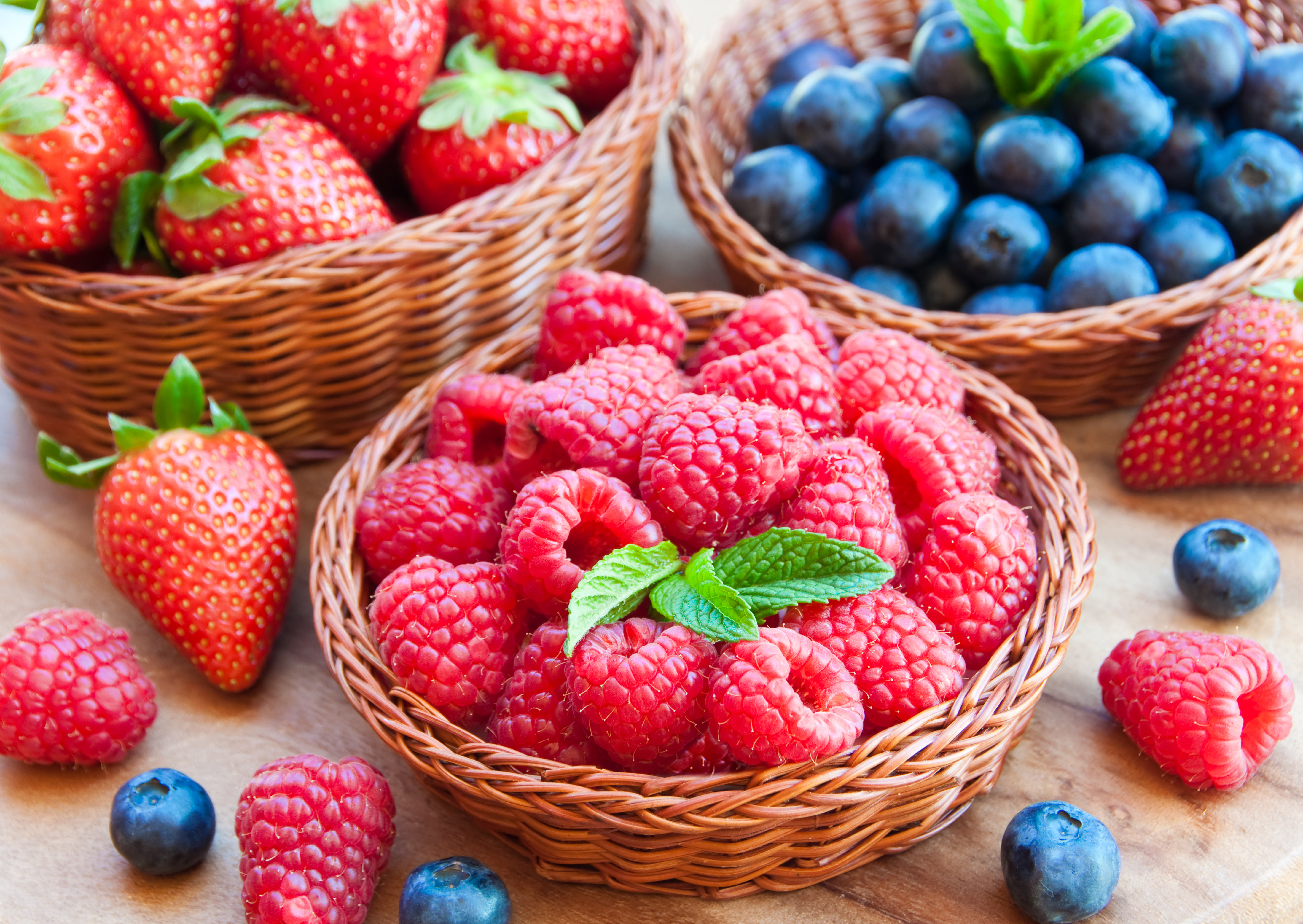 vertical wallpaper basket, food, berry, blueberry, raspberry, strawberry