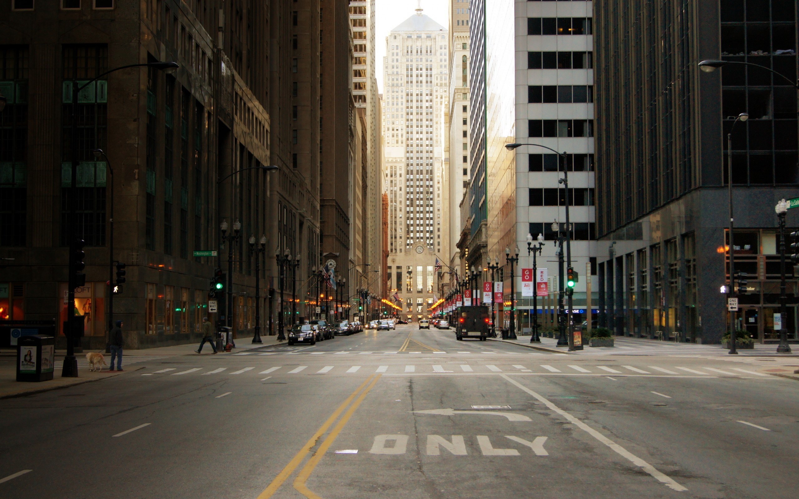 фото улицы города без людей