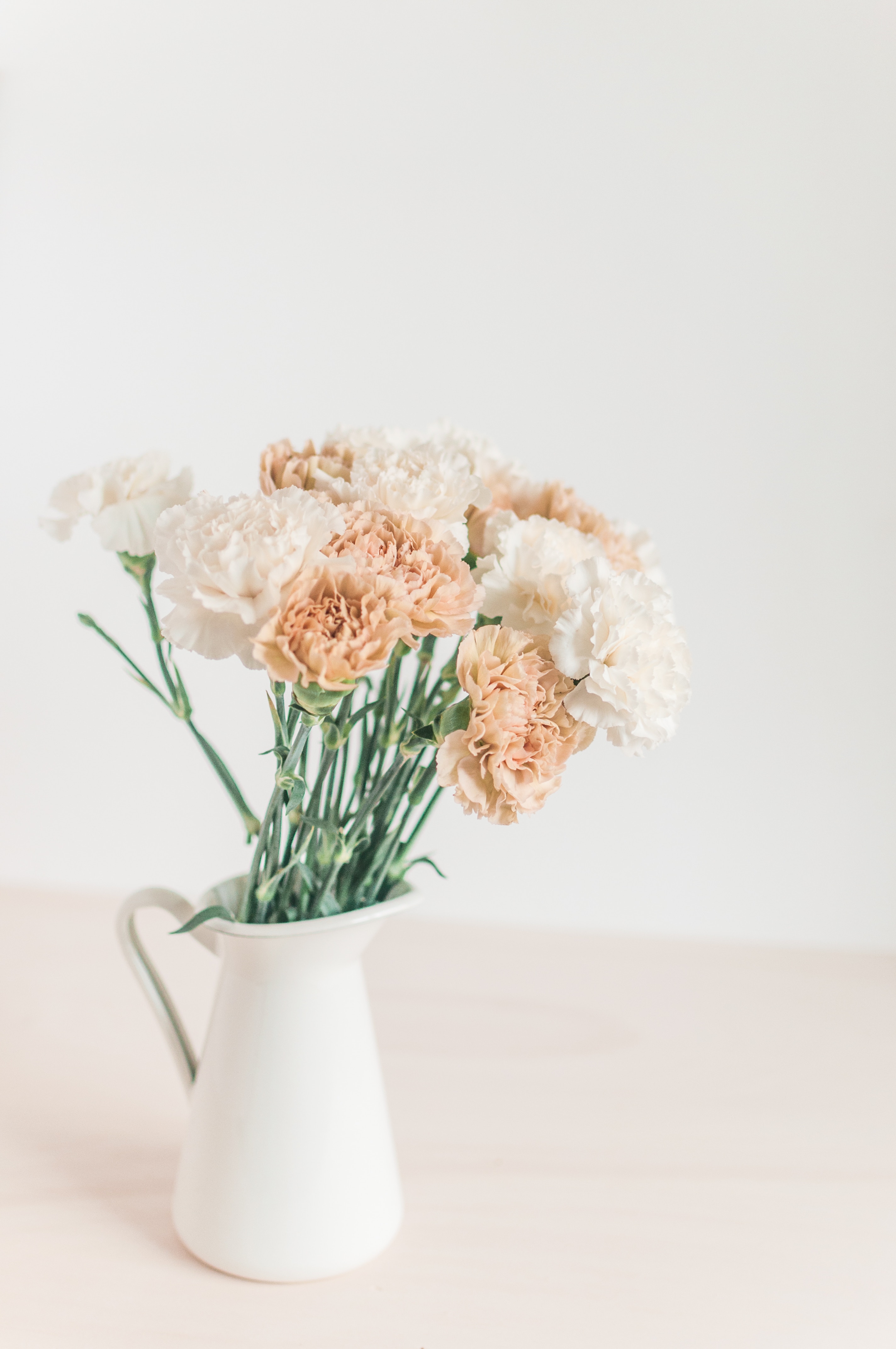 Download mobile wallpaper Flowers, Bouquet, Light, Vase, Light Coloured for free.