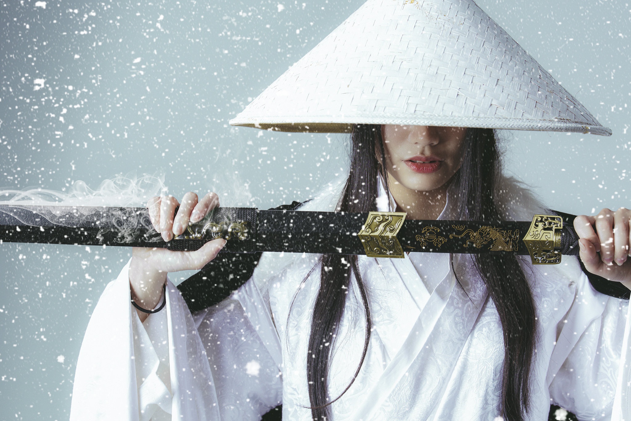 Девушка в кимоно на снегу