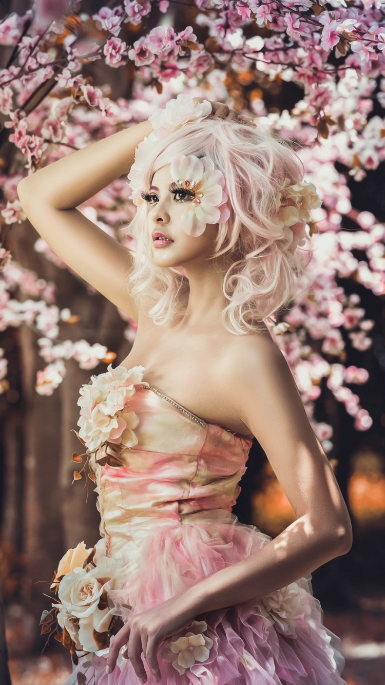 Макияж Сакура. Фотосессия в китайском стиле девушка блондинка. Девушка на аллее с цветами. Девушка в стилистике дерева.