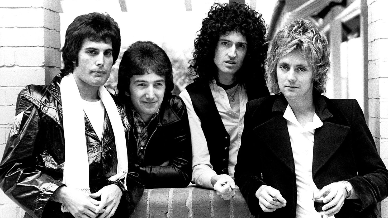Слушать музыку всех времен зарубежные. Рок группа Queen. Группа Квин 1970. Группа Queen 2000. Группа Queen 1974.