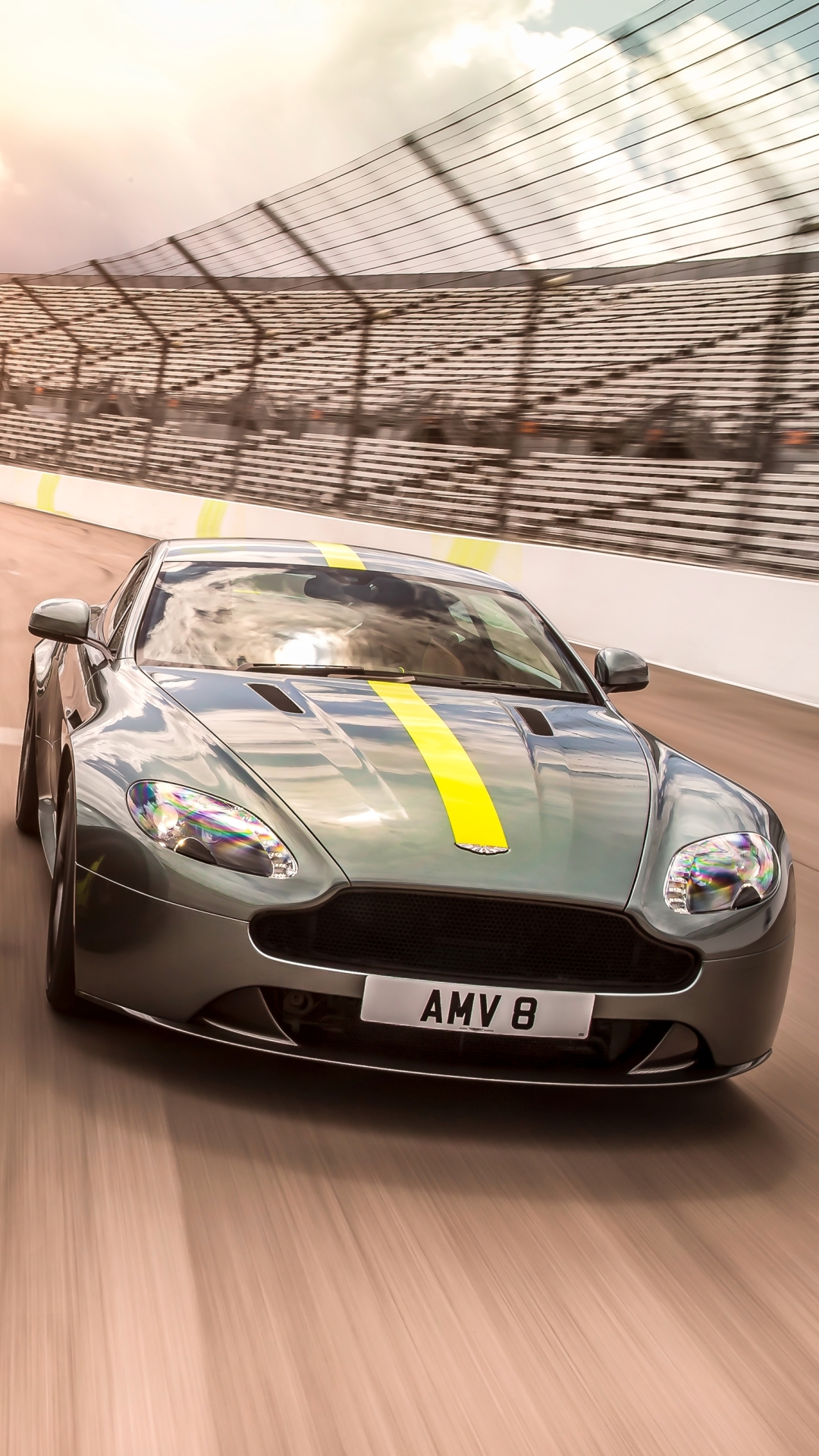Download mobile wallpaper Aston Martin, Car, Vehicle, Vehicles, Aston Martin Vantage for free.