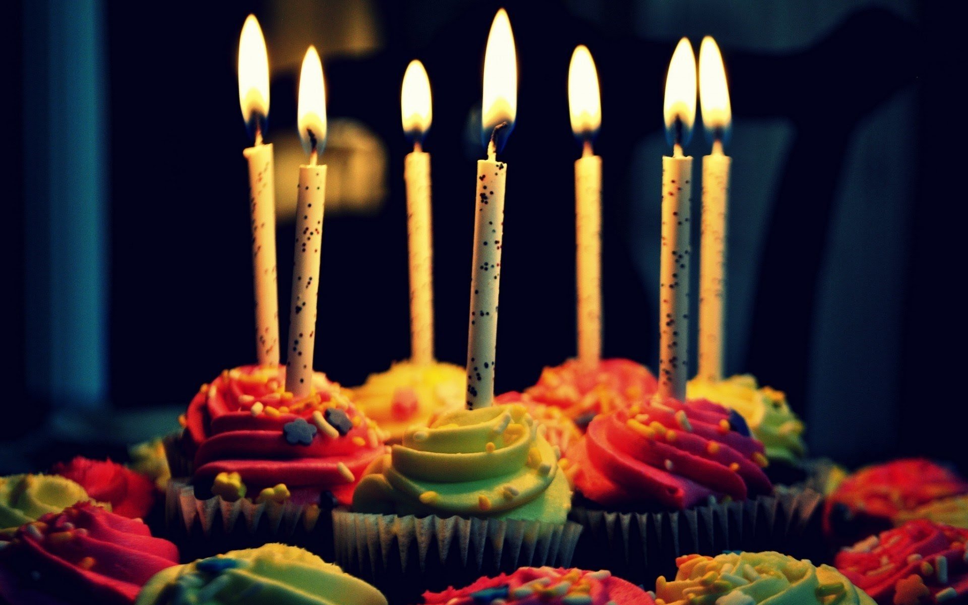 749135 скачать обои день рождения, праздничные, торт, свеча, красочный, капкейк - заставки и картинки бесплатно