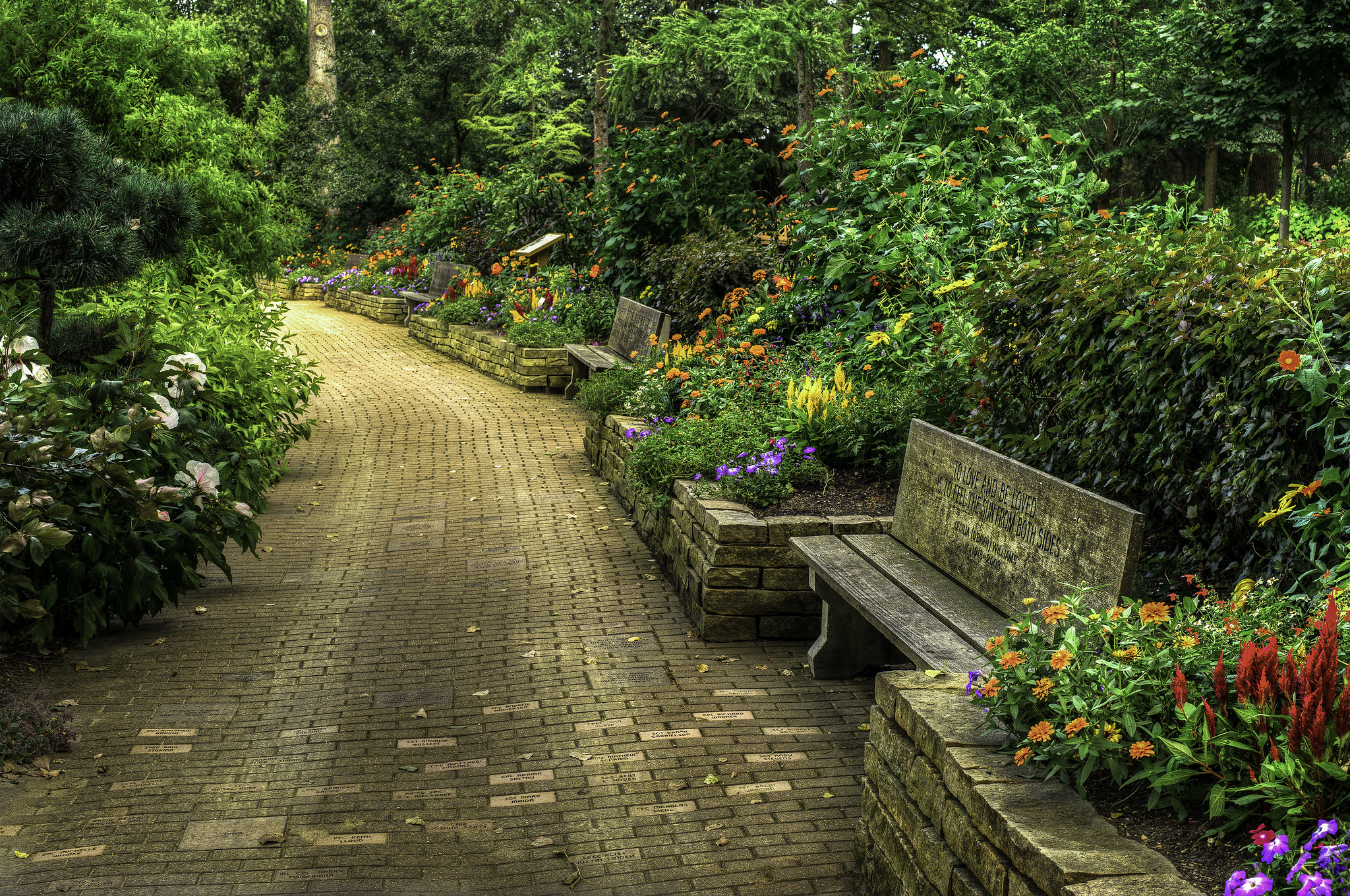 Сад благополучие. Сад Шекспира в Центральном парке Нью Йорка. Тропинки в саду. Аллея в саду. Красивый парк.
