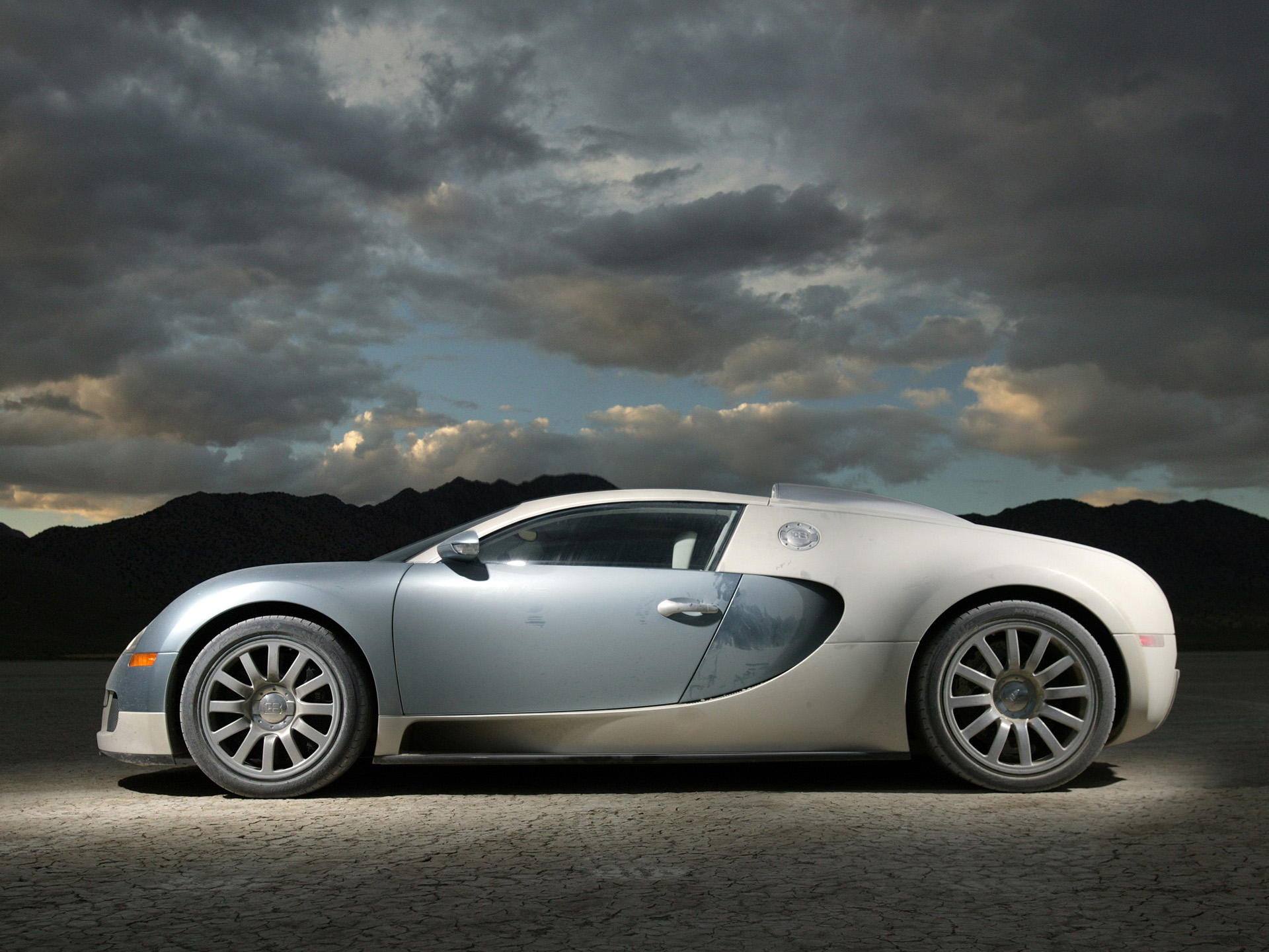 2007 Bugatti Veyron Side