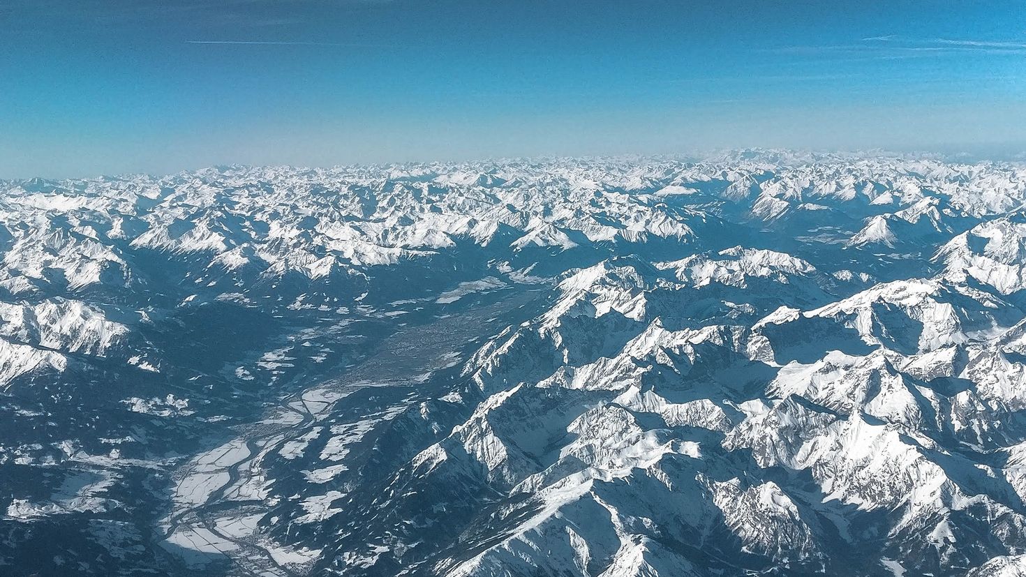 Mountain обзор. Горы вид сверху. Вид с высоты птичьего полета. Природа с высоты. Зима в горах вид сверху.