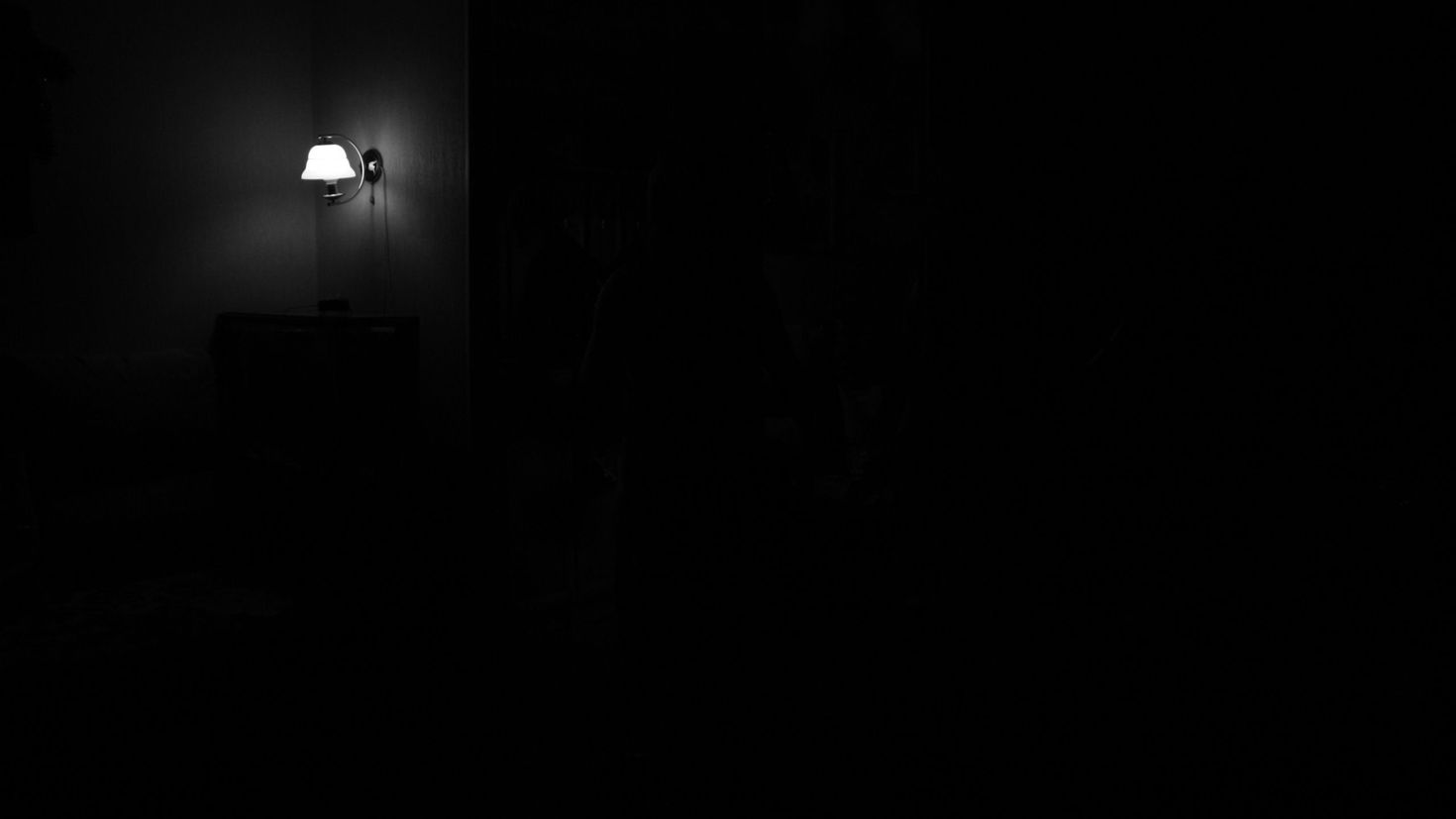 Комната в темноте
