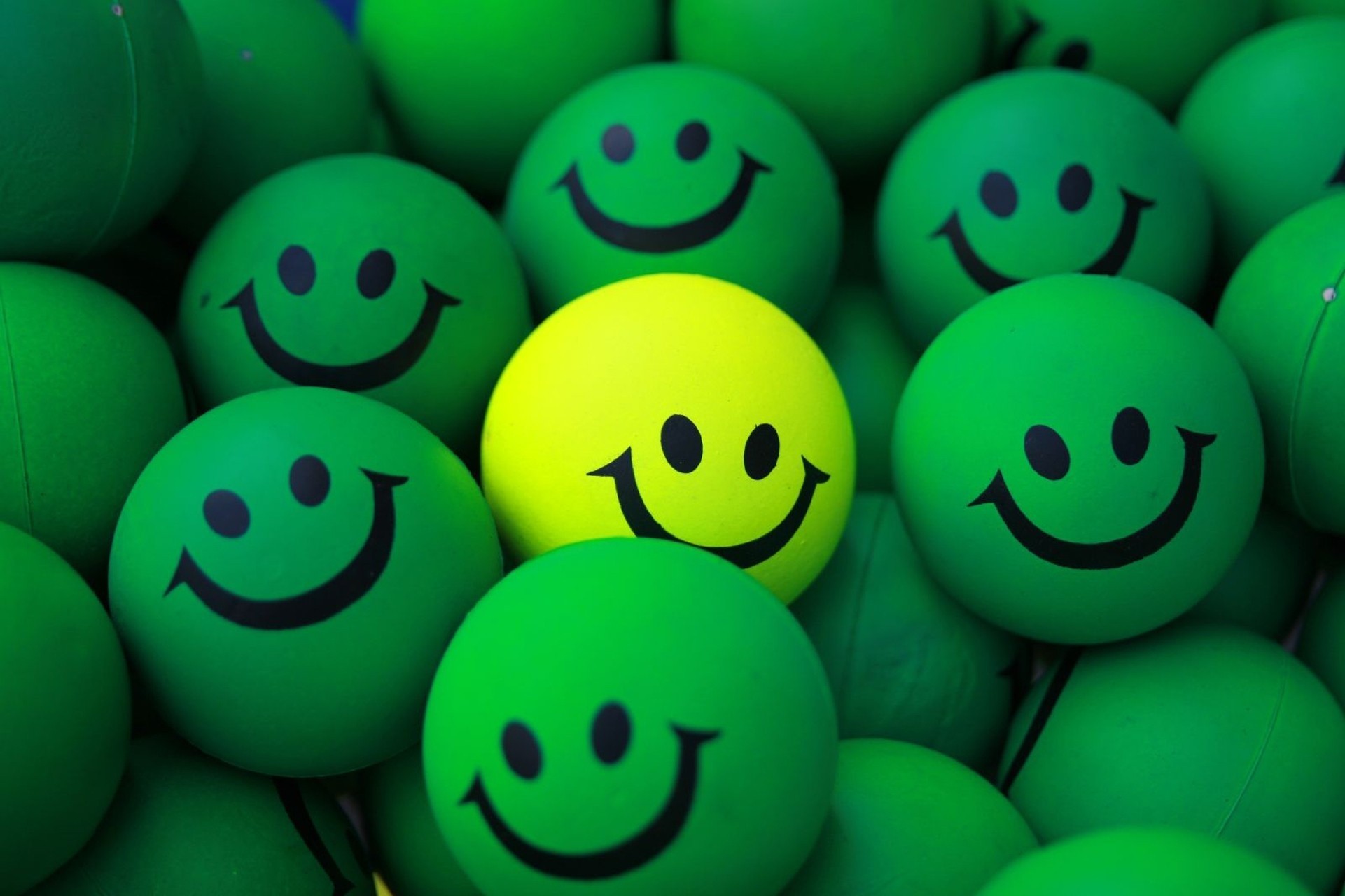 green, smile, smilies, balls, miscellaneous, smiles, yellow, miscellanea download HD wallpaper