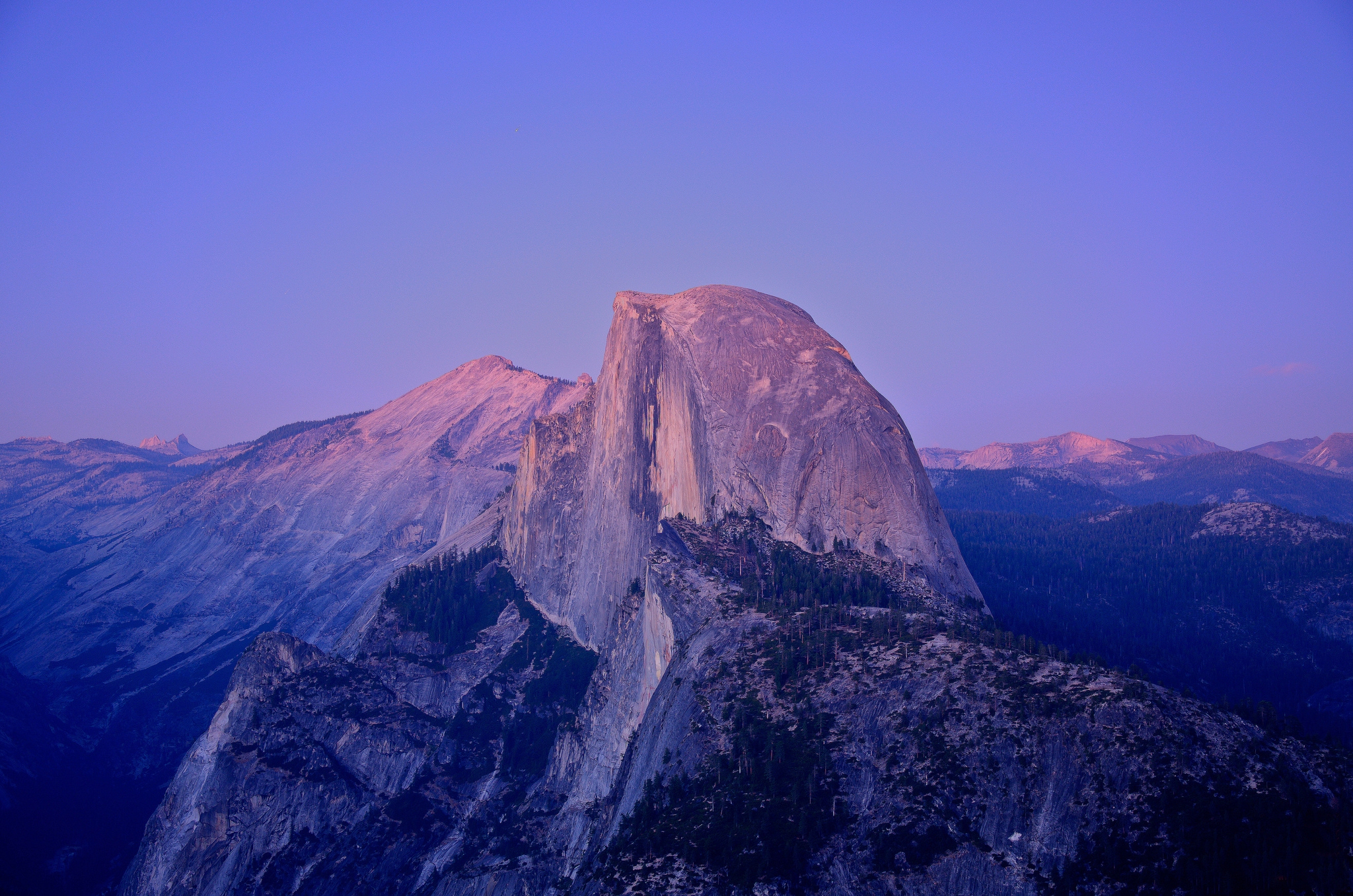 130273 Hintergrundbild herunterladen natur, felsen, rock, berg, gipfel, höhepunkt, dämmerung, twilight, cliff, klippe, kalifornien - Bildschirmschoner und Bilder kostenlos