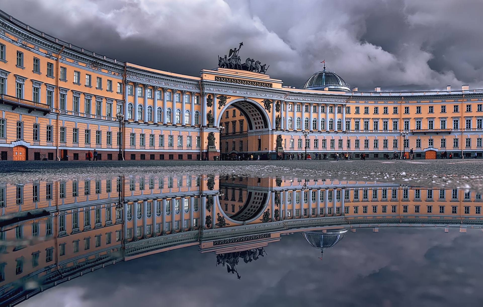 Дворцовая площадь (г. Санкт-Петербург, Россия)