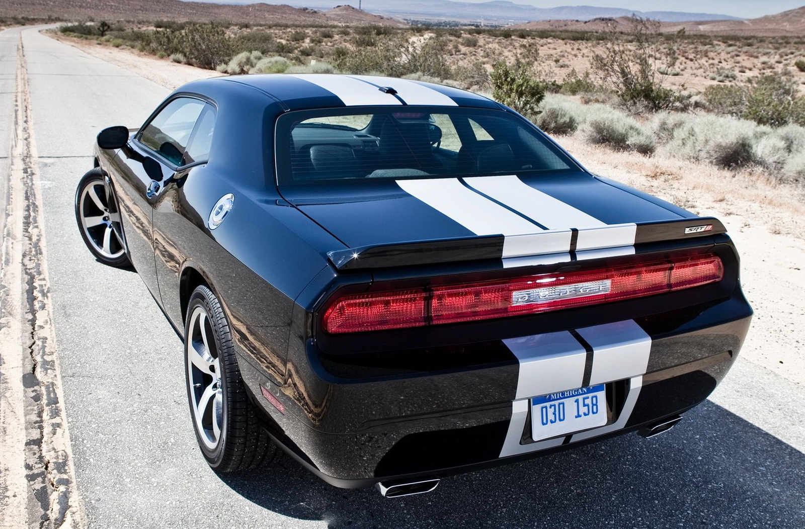 Dodge Challenger srt8 2011