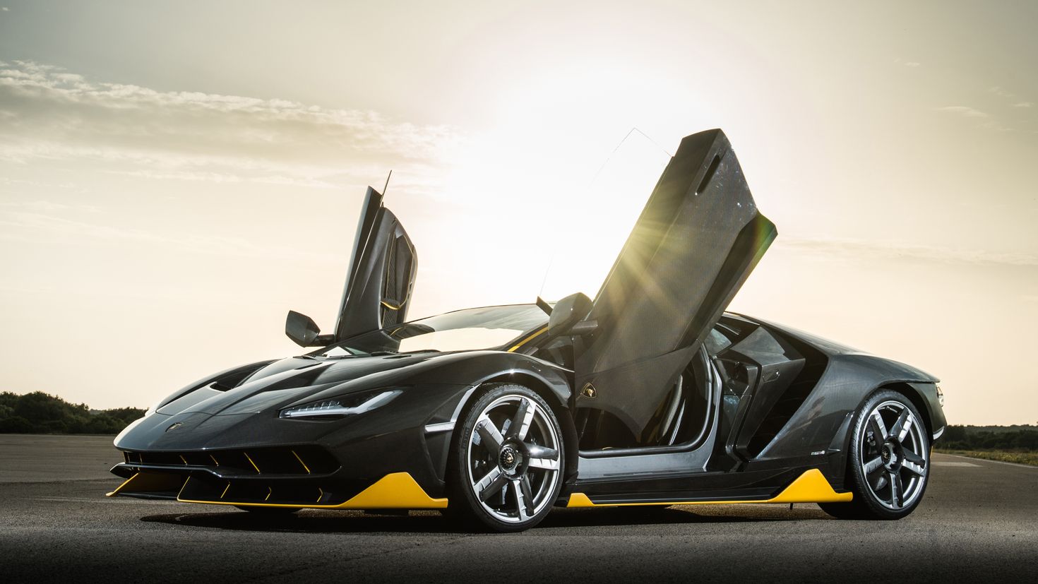 Lamborghini Centenario красная