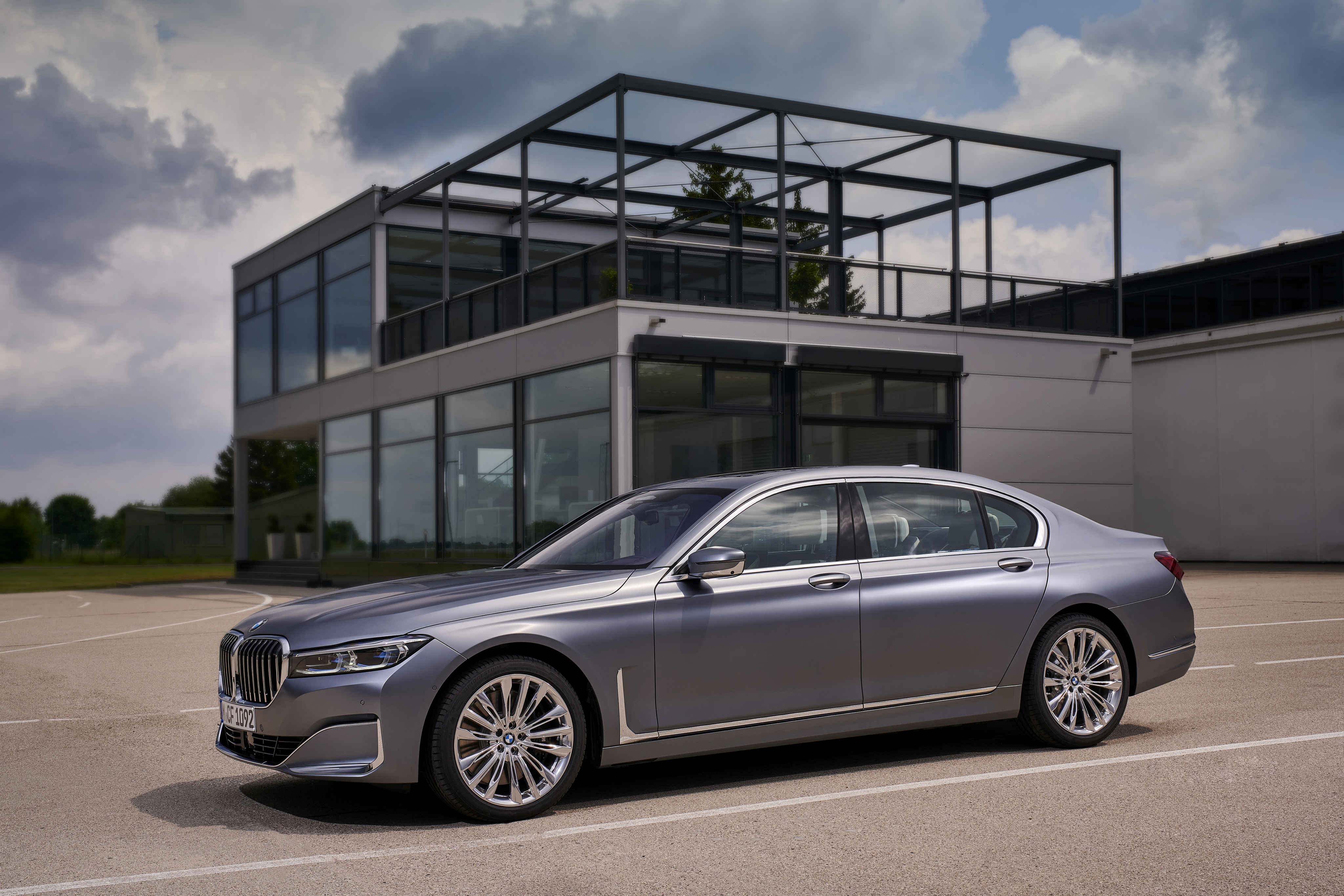 BMW 7 long белая