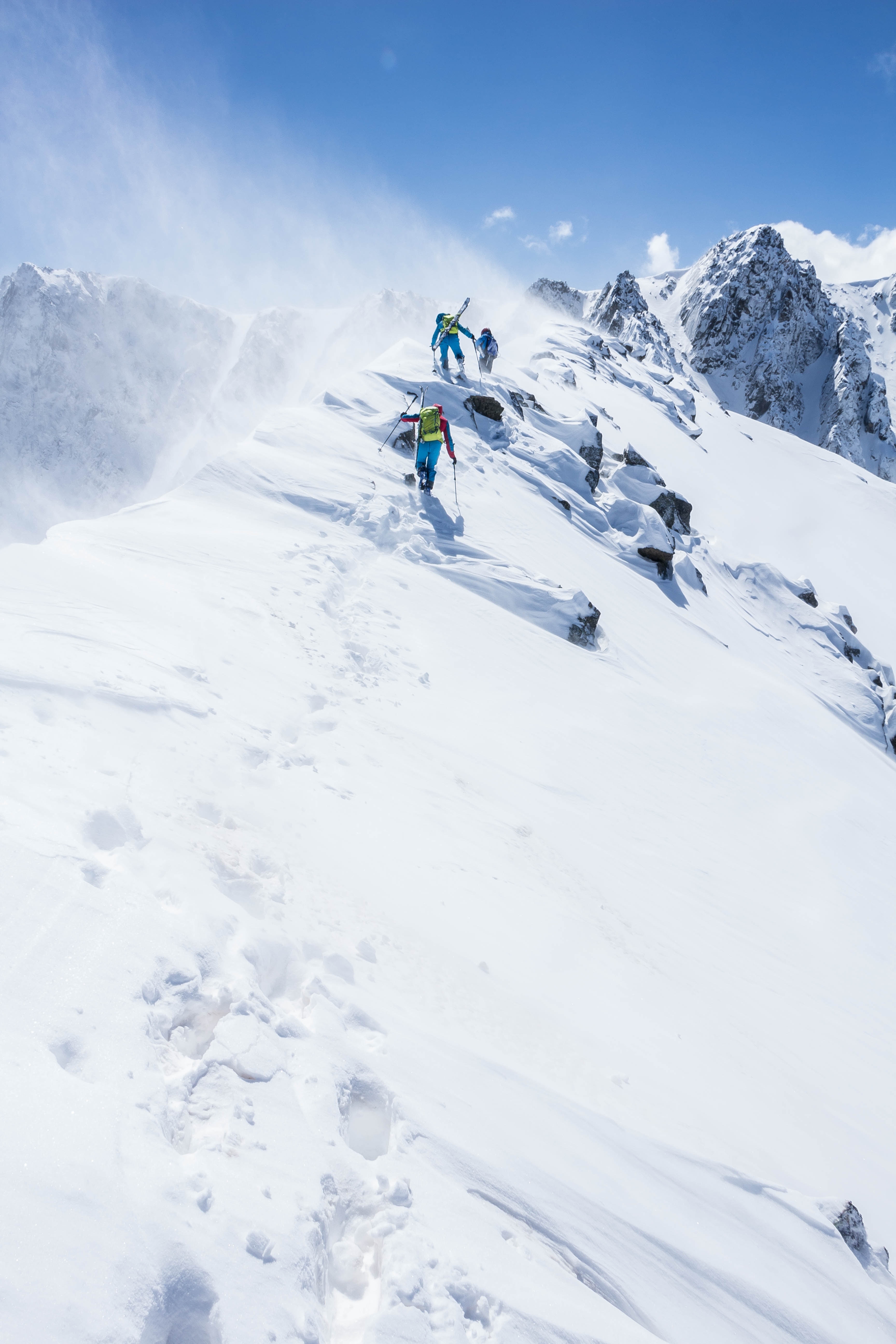Завантажити шпалери Альпіністи на телефон безкоштовно