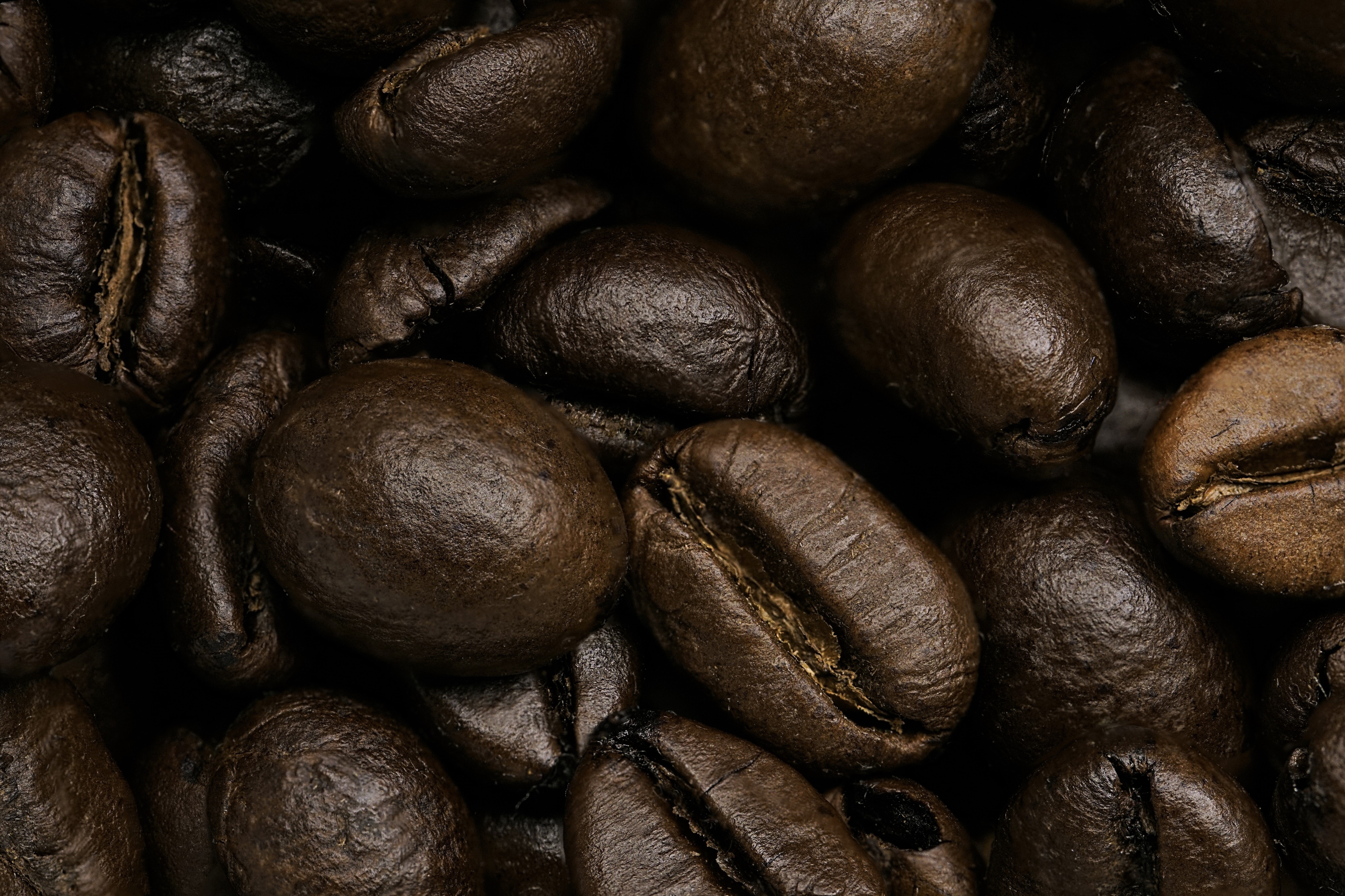 Laden Sie das Kaffeebohnen, Nahaufnahme, Coffee, Makro-Bild kostenlos auf Ihren PC-Desktop herunter