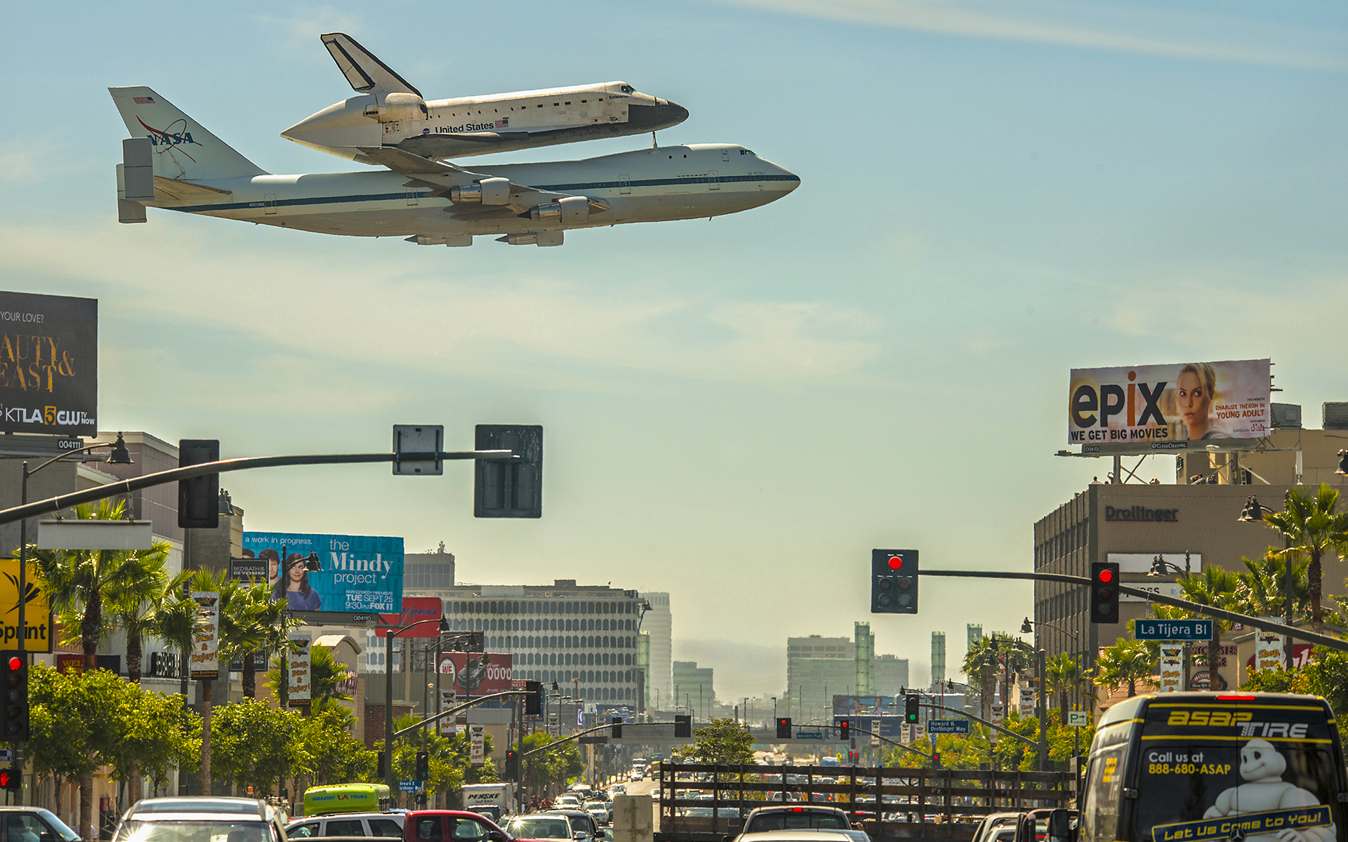 los angeles, airplane, vehicles, space shuttle endeavour, nasa, shuttle, space shuttle, street, space shuttles