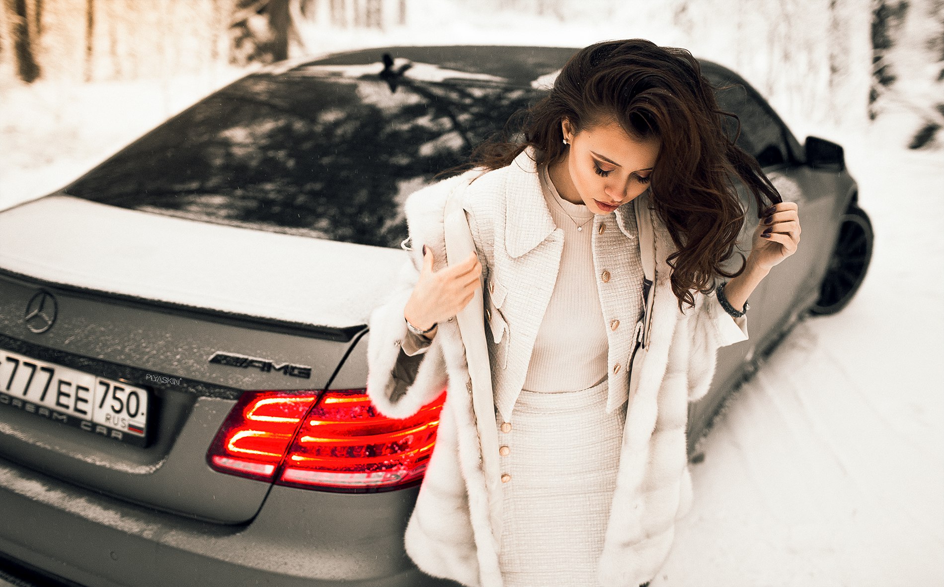 Фотосессия с машиной девушки зимой