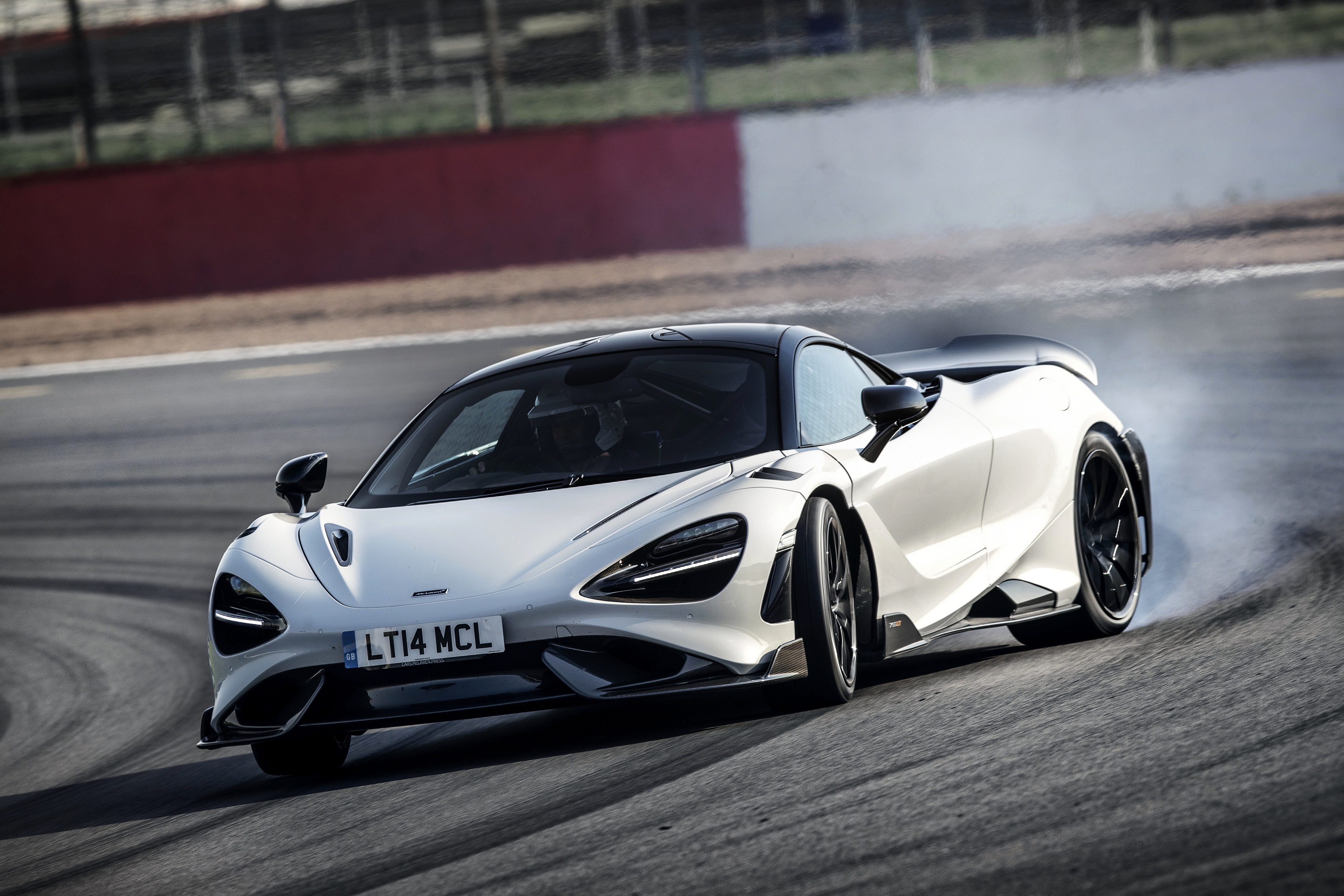 MCLAREN 765де в России