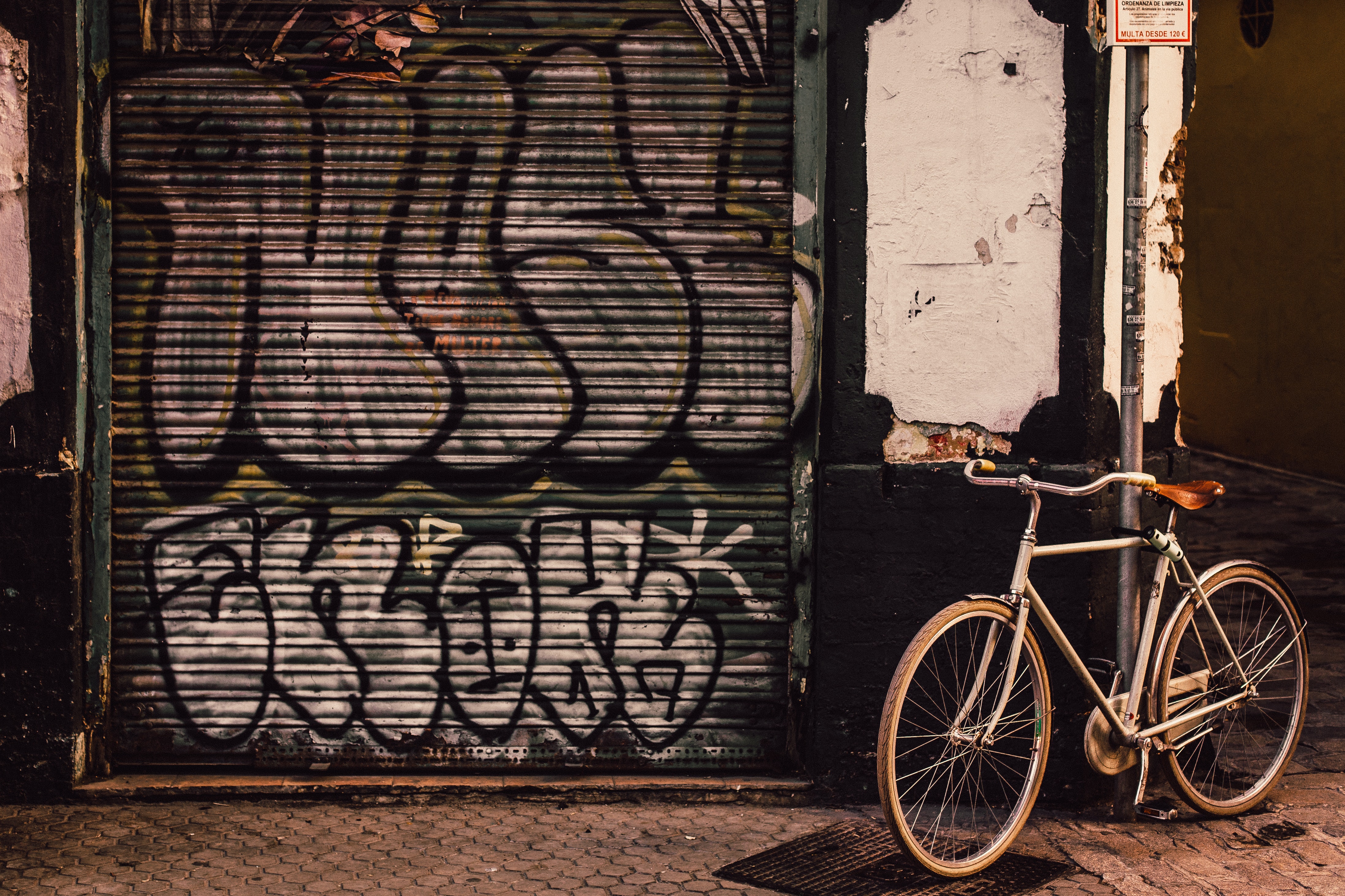 Download mobile wallpaper Walls, Miscellanea, Miscellaneous, Street, Bicycle for free.
