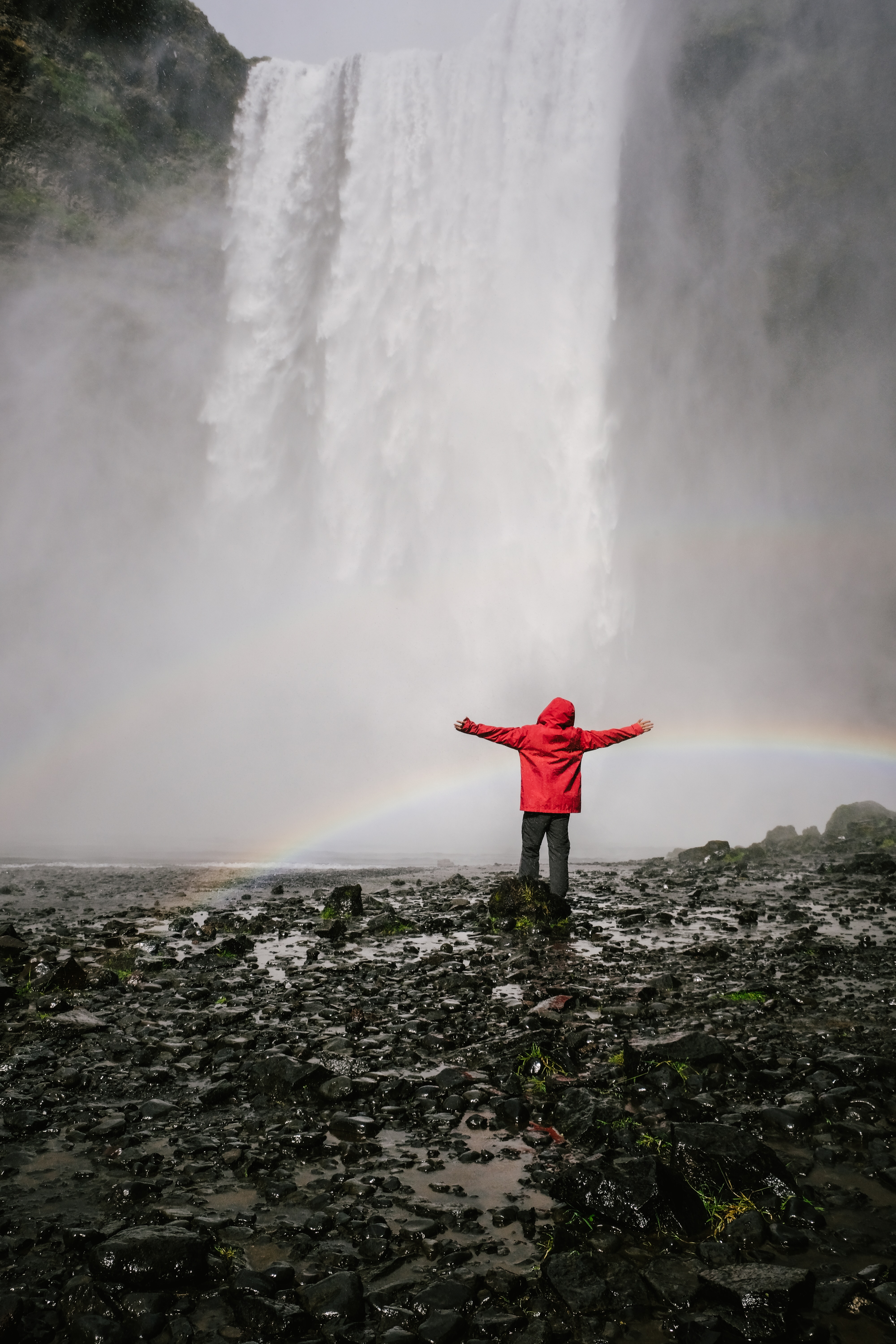 Free download wallpaper Water, Miscellanea, Miscellaneous, Waterfall, Rainbow, Spray, Human, Person on your PC desktop