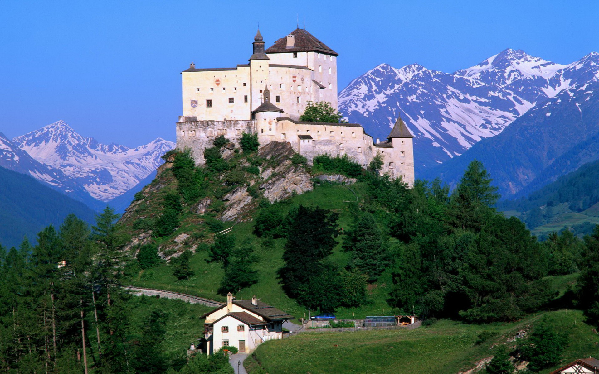 Замок Тарасп Швейцария