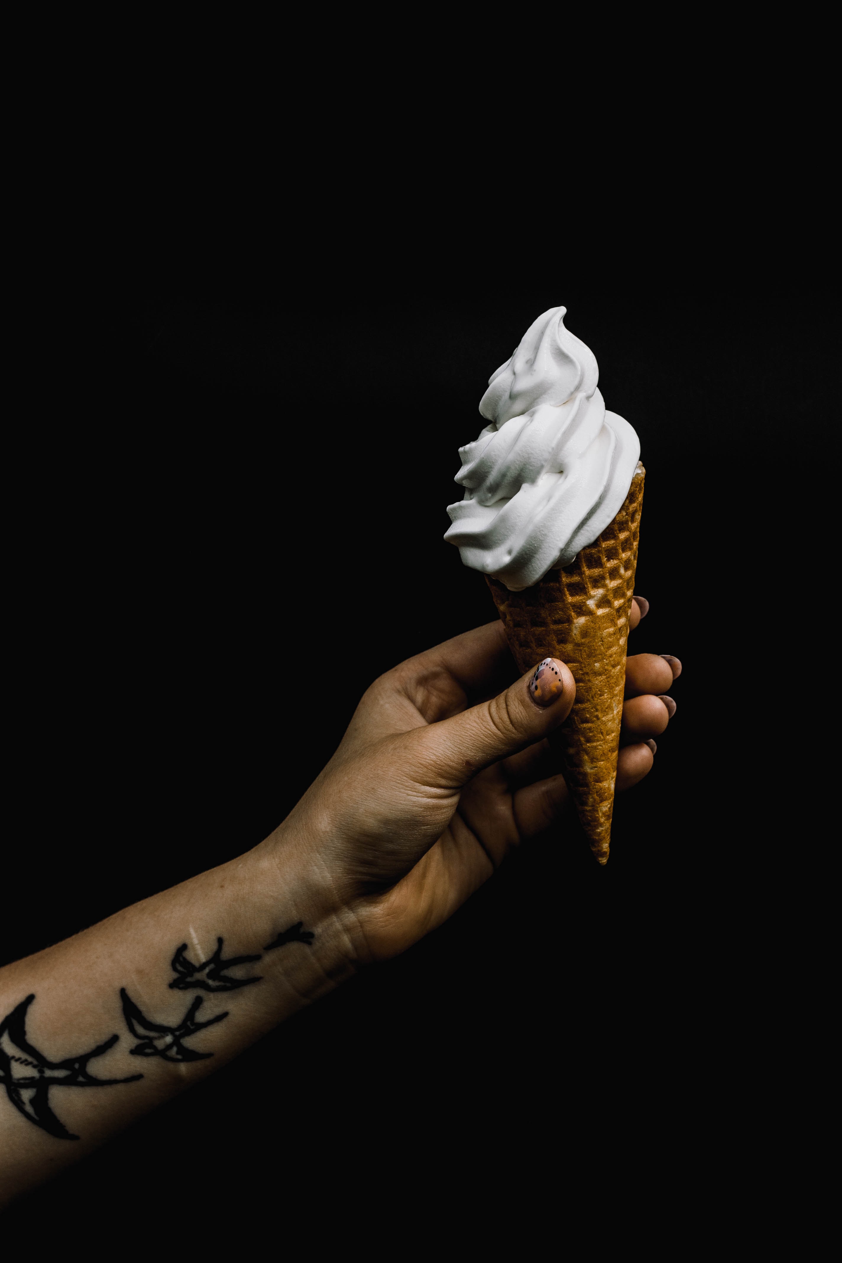 Free download wallpaper Food, Wafer, Waffle, Ice Cream, Hand, Desert, Tattoo on your PC desktop