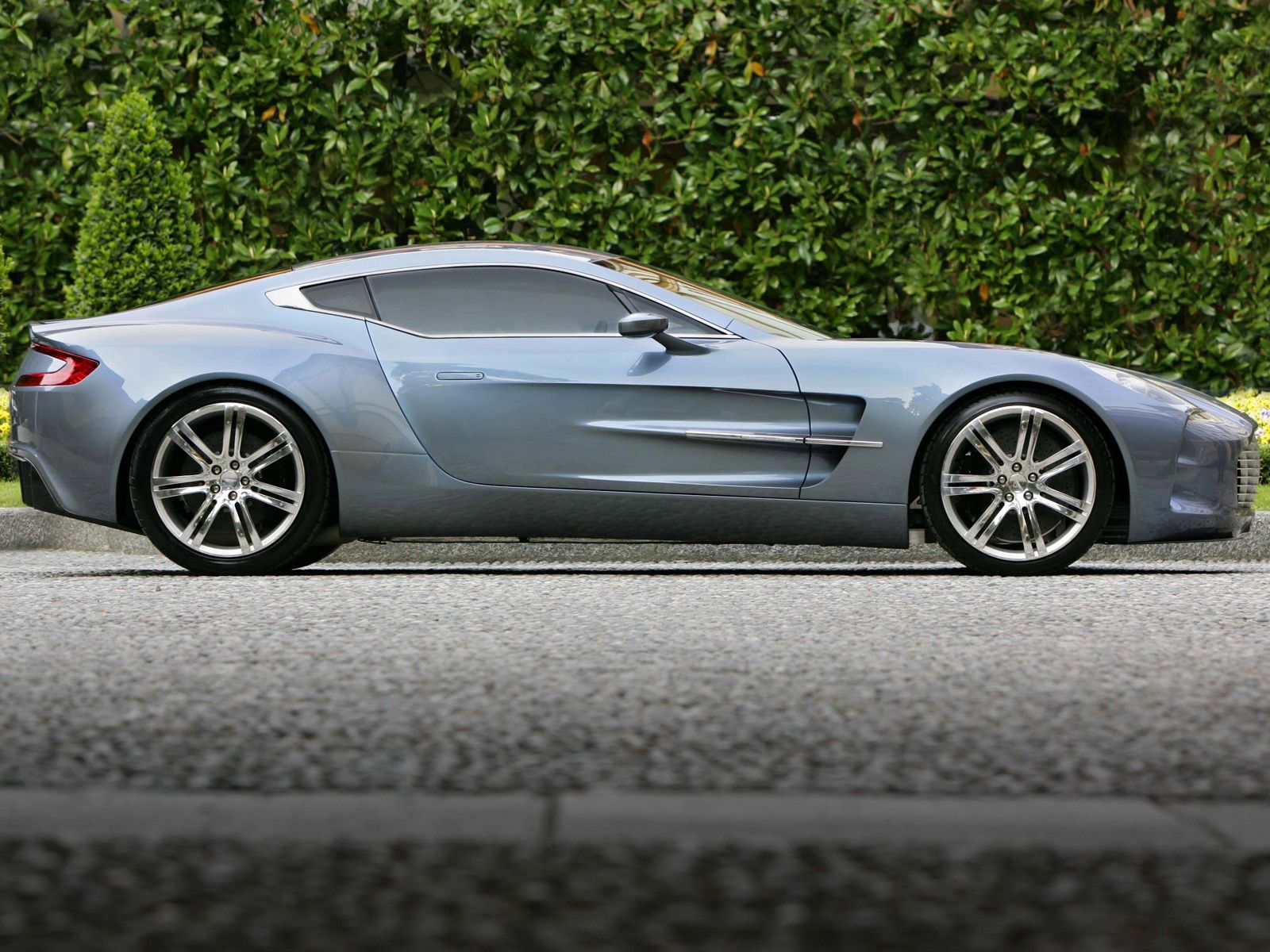 Laden Sie das Sport, Aston Martin, Cars, Asphalt, Seitenansicht, 2009, Eins 77-Bild kostenlos auf Ihren PC-Desktop herunter