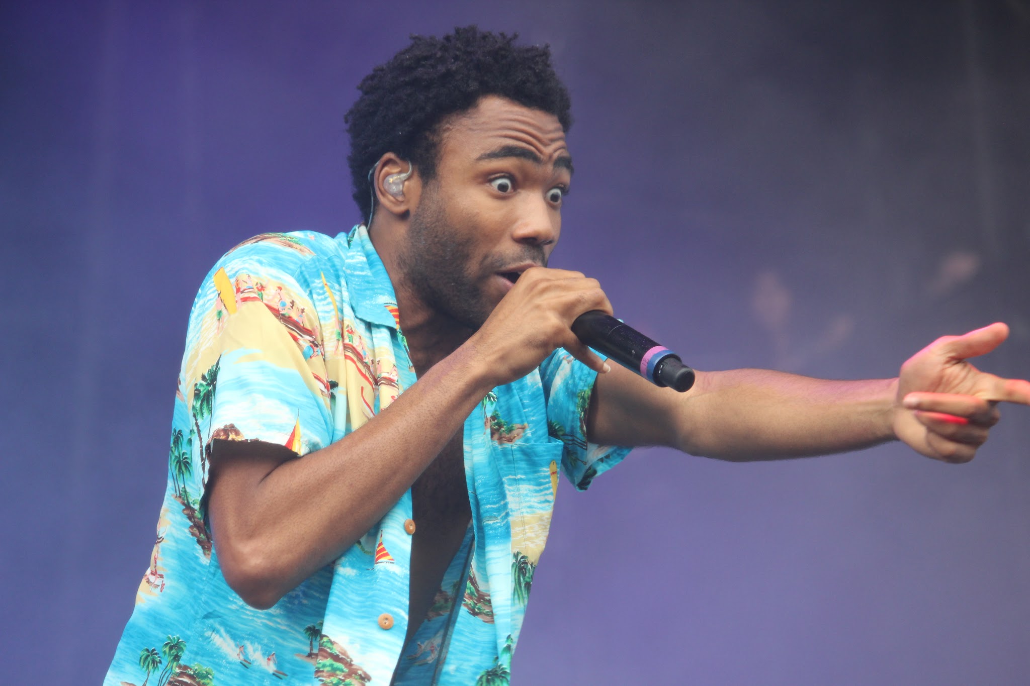 Включи childish gambino. Childish Gambino. Childish Gambino 2024. Childish Gambino redbone. Childish Gambino обои на телефон.