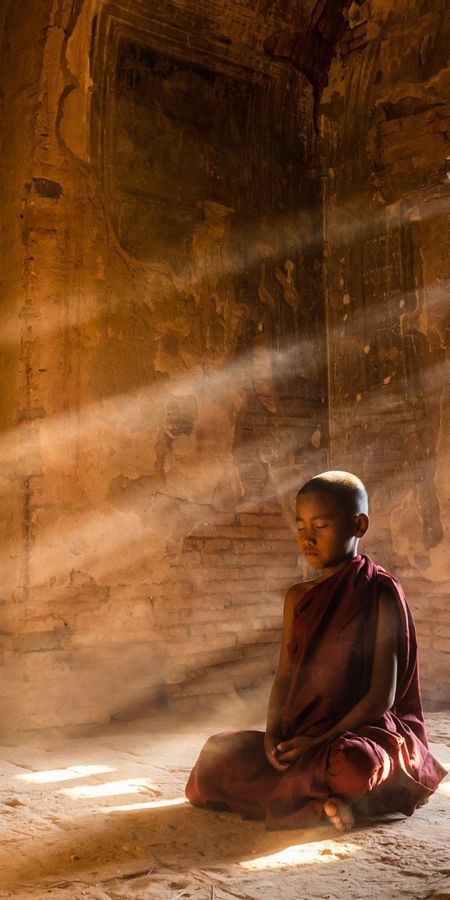 Медитации храмов. Монах медитирует. Медитация монах. Буддийский монах медитация. Буддийский монах медитирует.