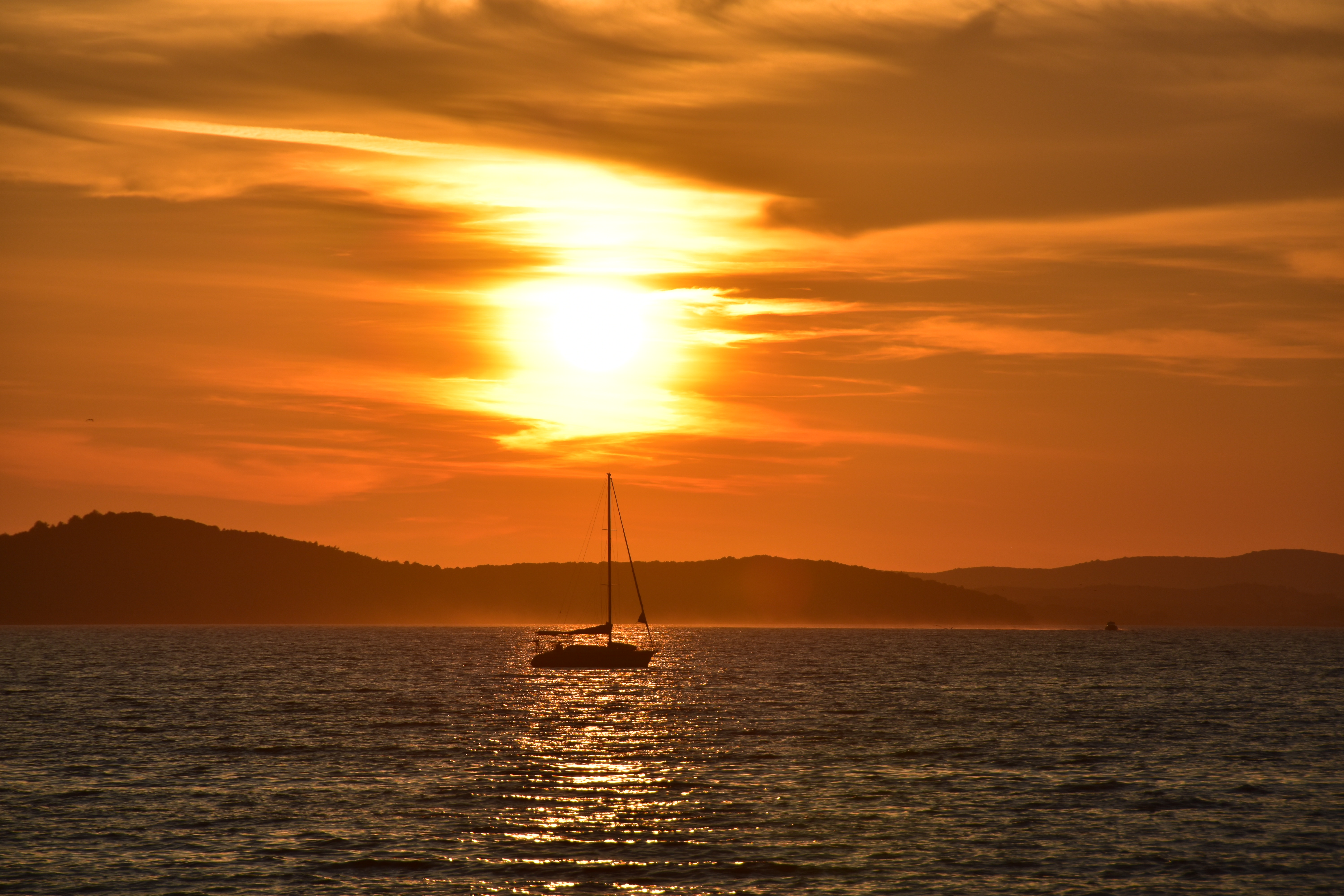 nature, sunset, sea, glare, boat, sailboat, sailfish 4K